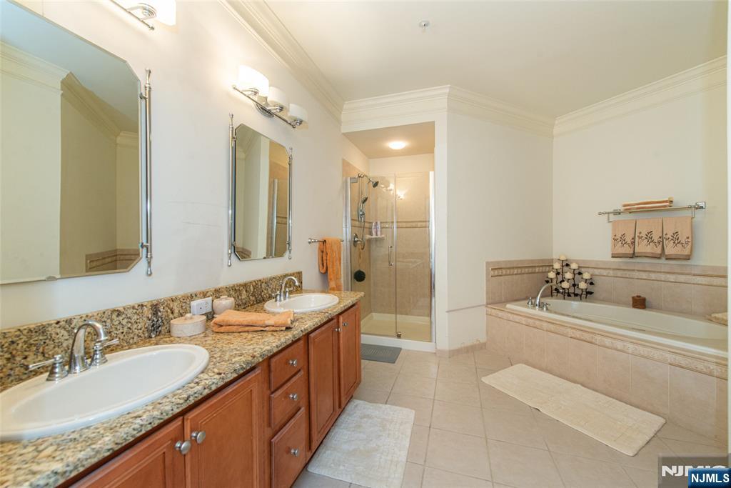 Clifton, New Jersey, 07013, United States, 2 Bedrooms Bedrooms, ,2 BathroomsBathrooms,Residential,For Sale,1971617