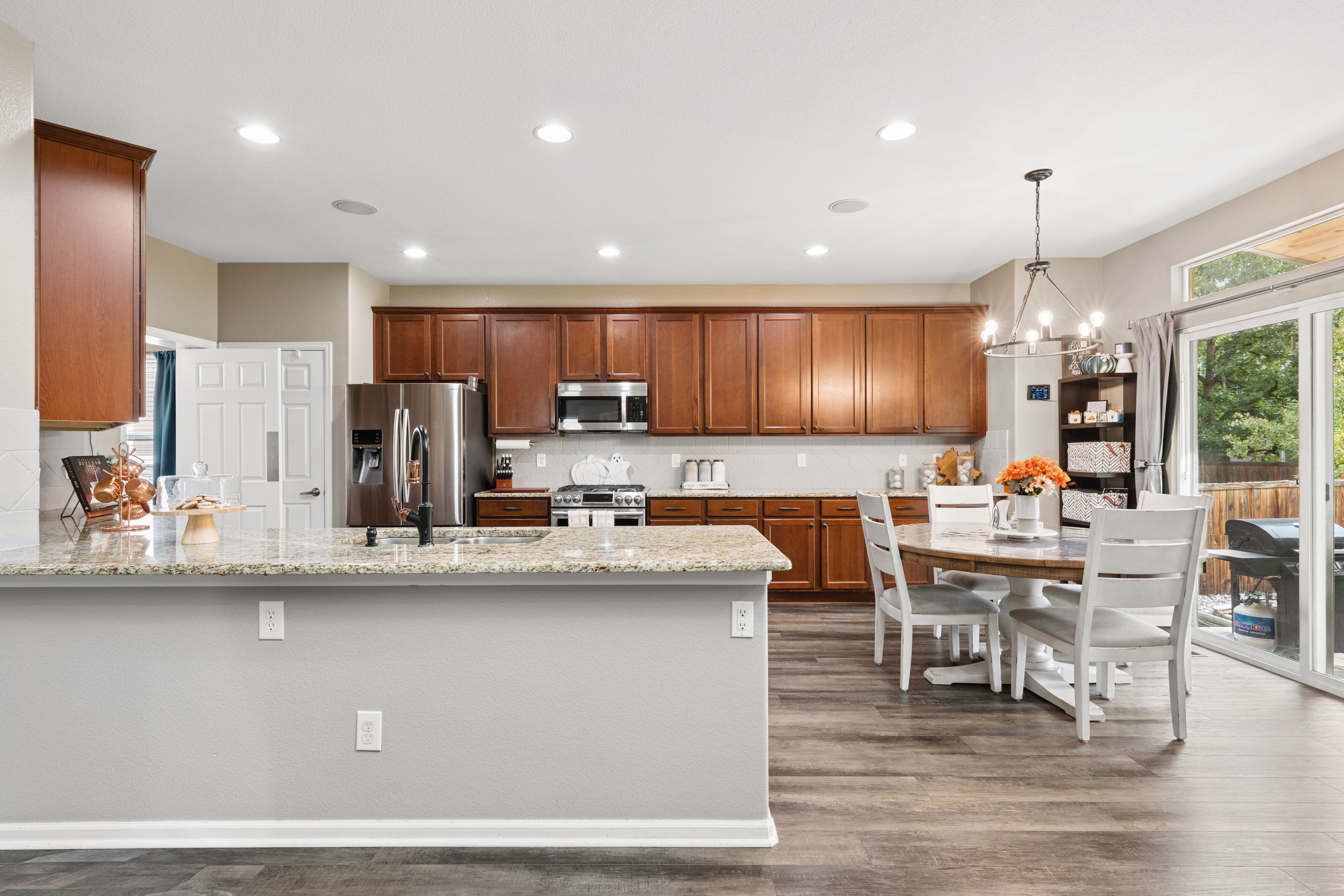 Beautiful Home Located in the Highly Desirable Haven at York Street Community - 物件實景