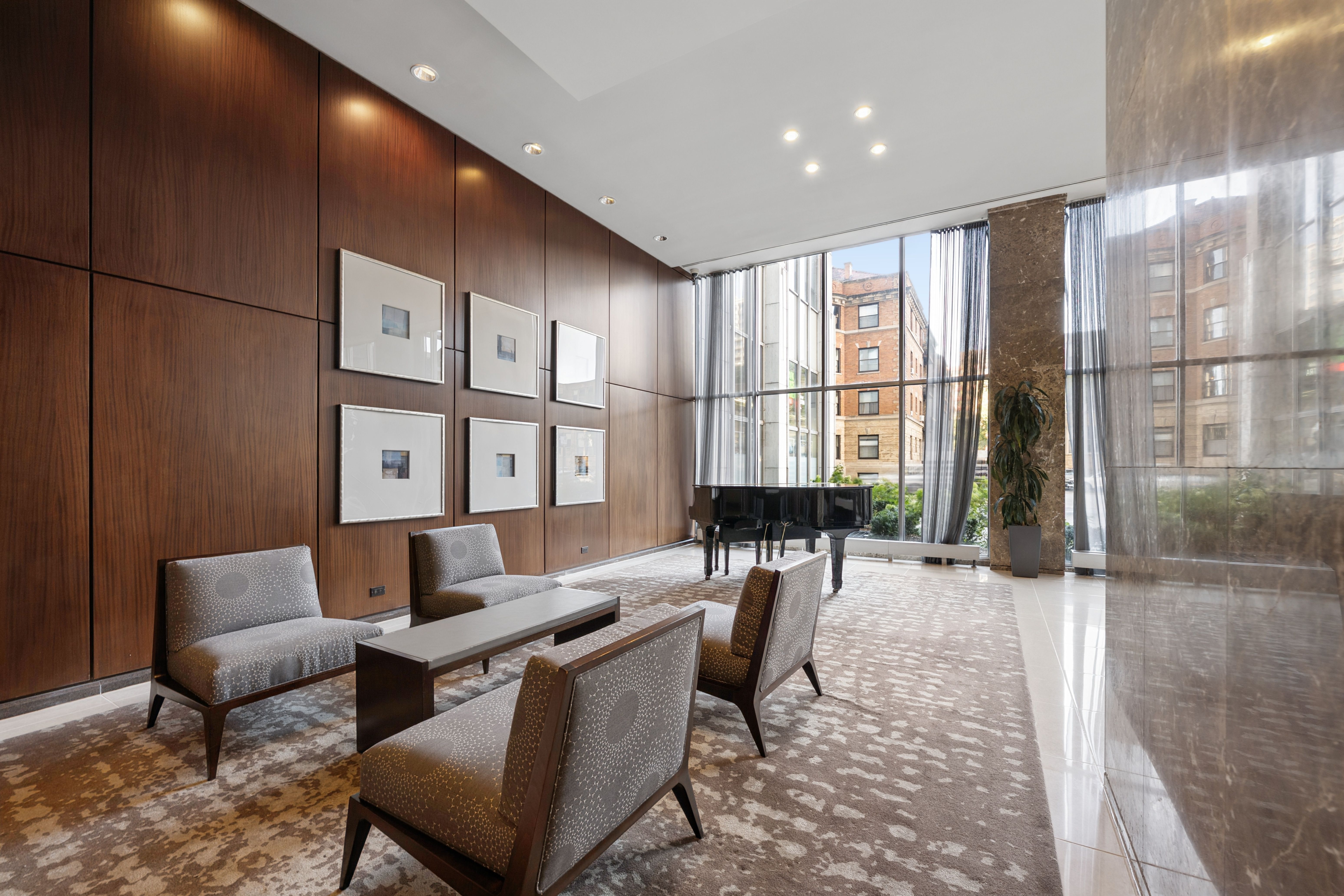  Fantastic Value for This Northeast Corner Unit at Park Place Tower - 物件實景