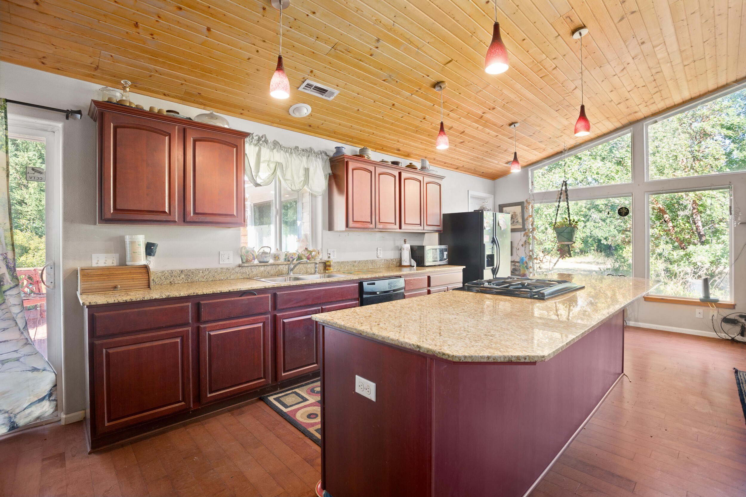 Selma, Oregon, 97538, United States, 3 Bedrooms Bedrooms, ,2 BathroomsBathrooms,Residential,For Sale,1980264