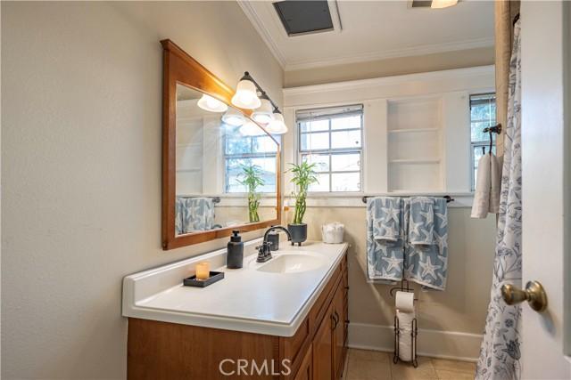 Los Angeles, California, 90016, United States, 4 Bedrooms Bedrooms, ,2 BathroomsBathrooms,Residential,For Sale,1850746