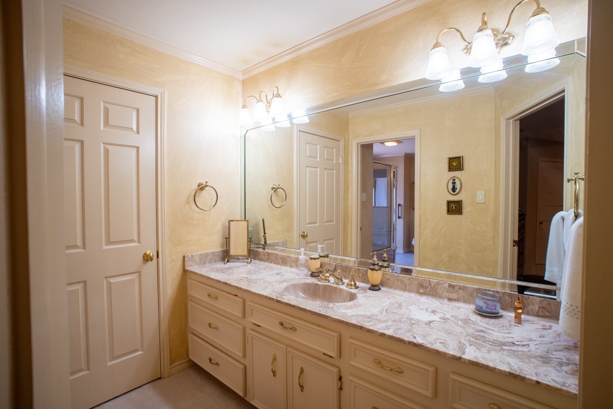 Mexia, Texas, 76667, United States, 4 Bedrooms Bedrooms, ,5 BathroomsBathrooms,Residential,For Sale,1941675