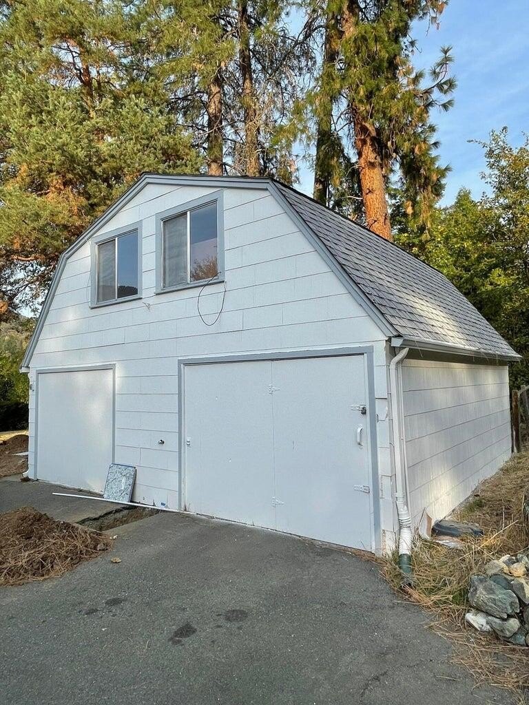 Grants Pass, Oregon, 97527, United States, 4 Bedrooms Bedrooms, ,3 BathroomsBathrooms,Residential,For Sale,1984338