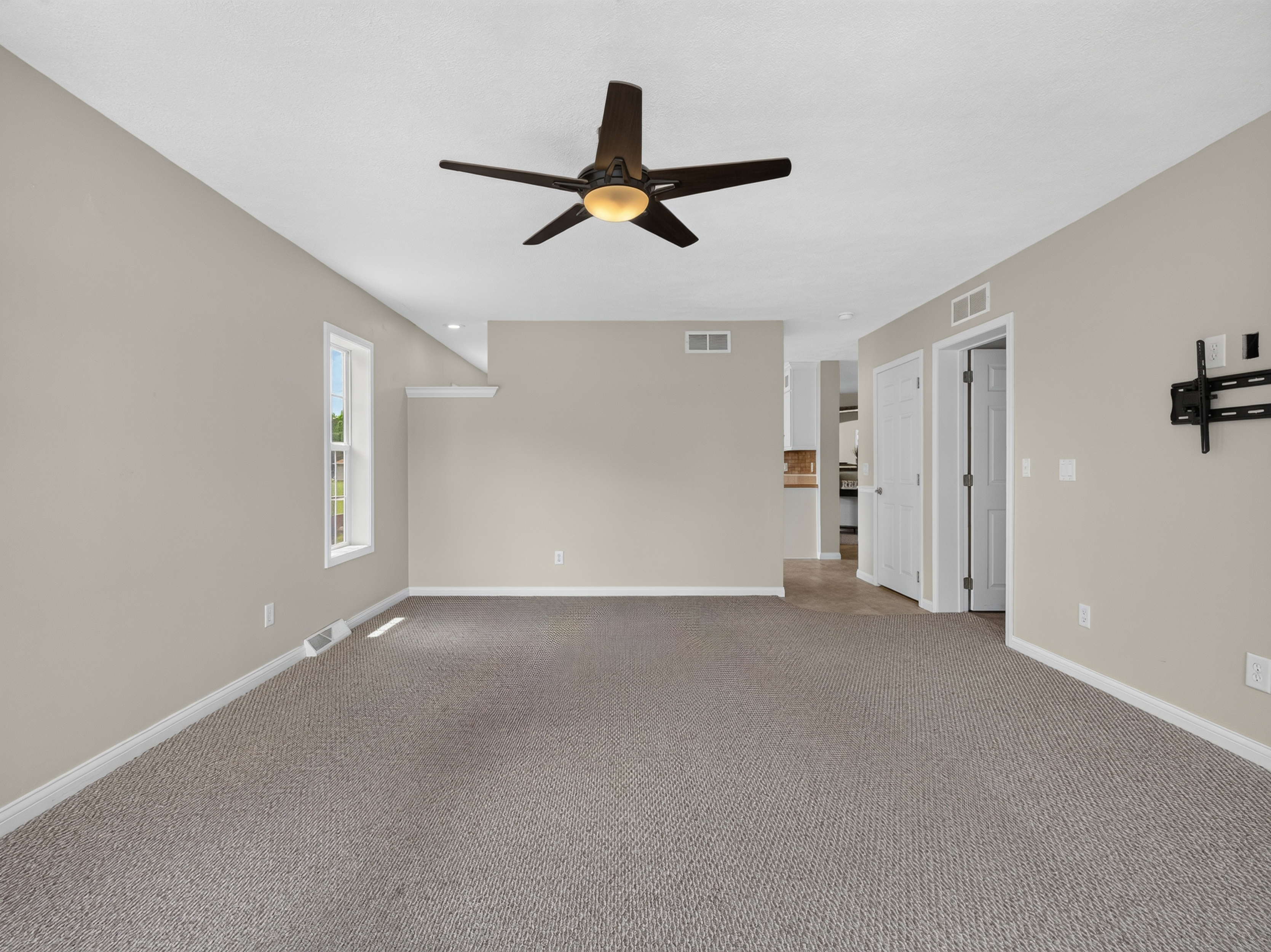  Spacious Channel-Front Home Off Lake Wawasee - 物件實景