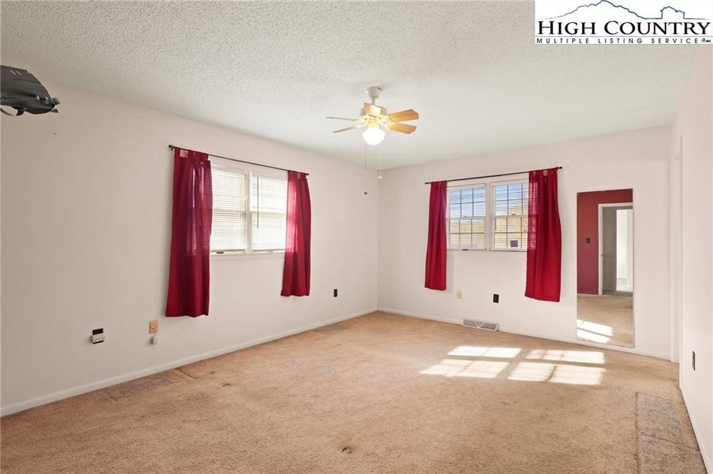 Banner Elk, North Carolina, 28604, United States, 2 Bedrooms Bedrooms, ,2 BathroomsBathrooms,Residential,For Sale,1977010