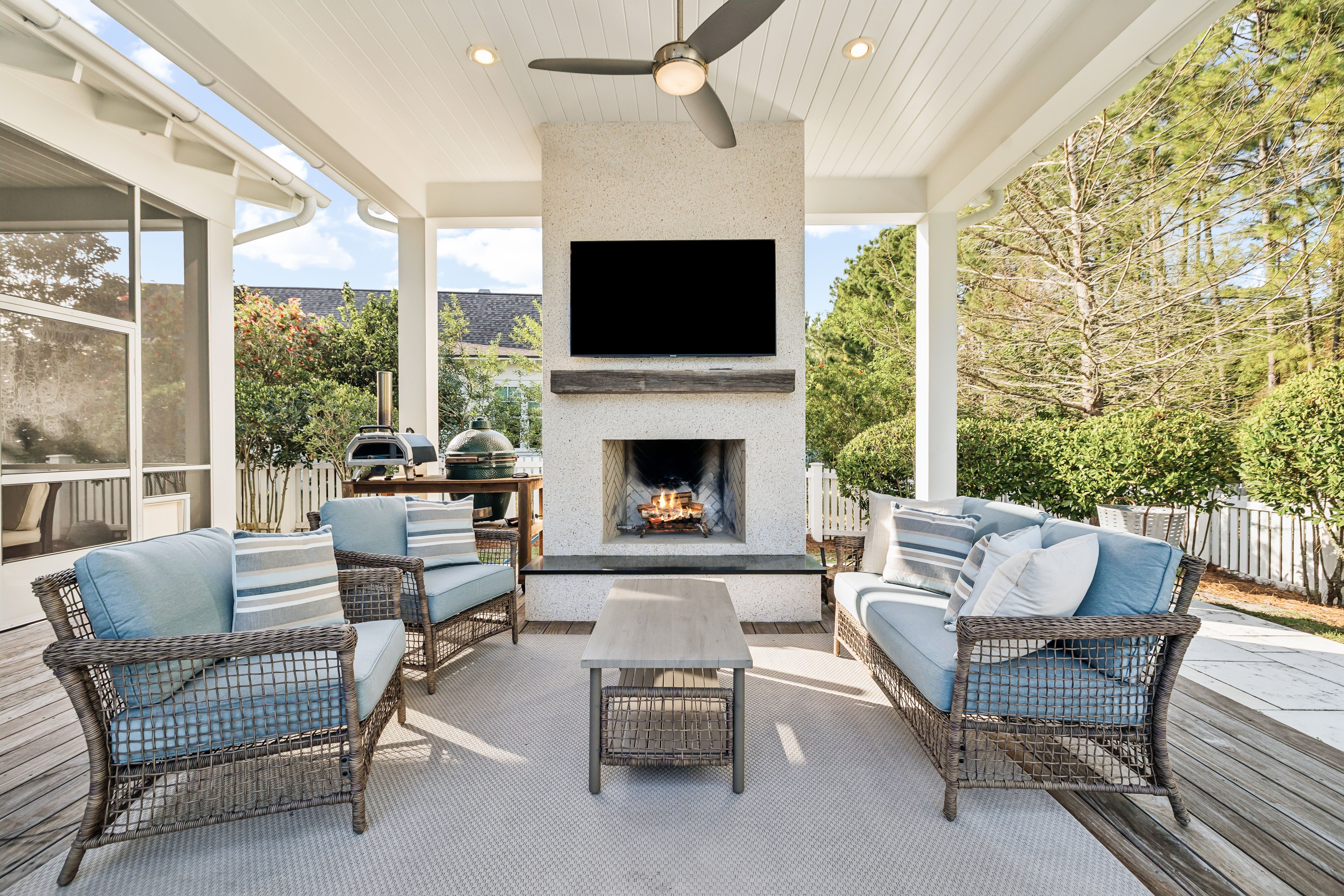  Designer-Furnished Coastal Retreat with Cabana & Outdoor Fireplace - 物件實景