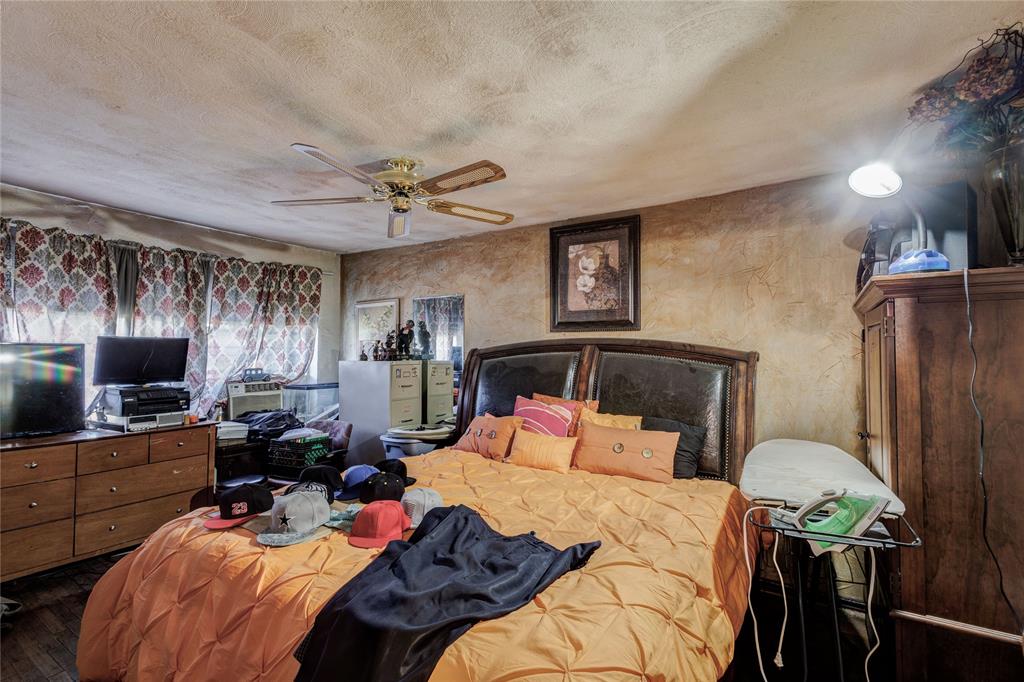 Dallas, Texas, 75216, United States, 5 Bedrooms Bedrooms, ,1 BathroomBathrooms,Residential,For Sale,1851702