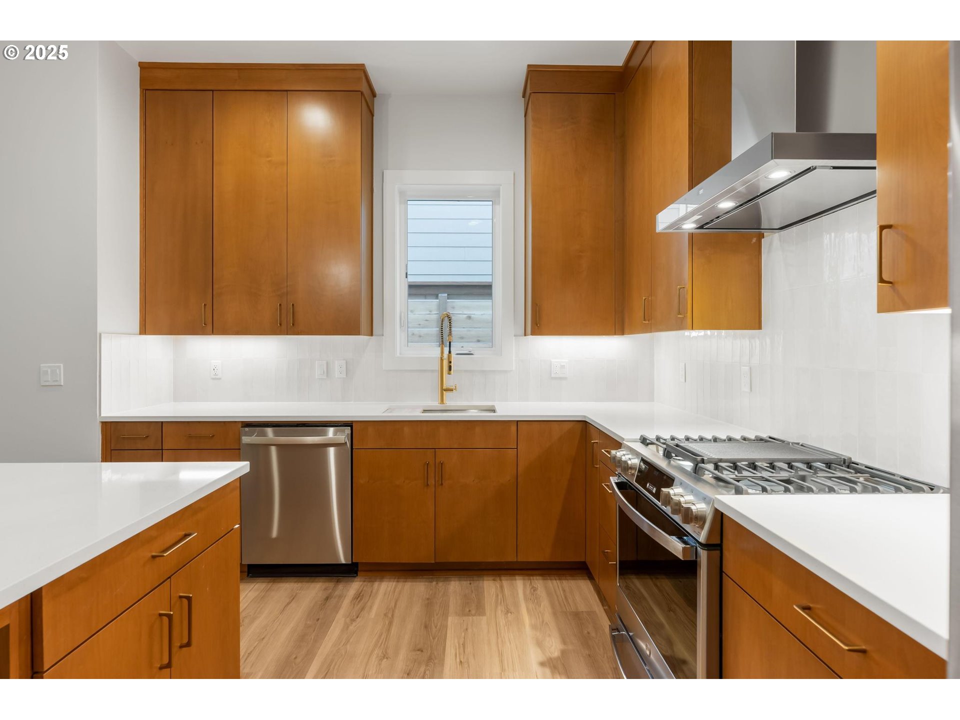Portland, Oregon, 97219, United States, 3 Bedrooms Bedrooms, ,2 BathroomsBathrooms,Residential,For Sale,1699870