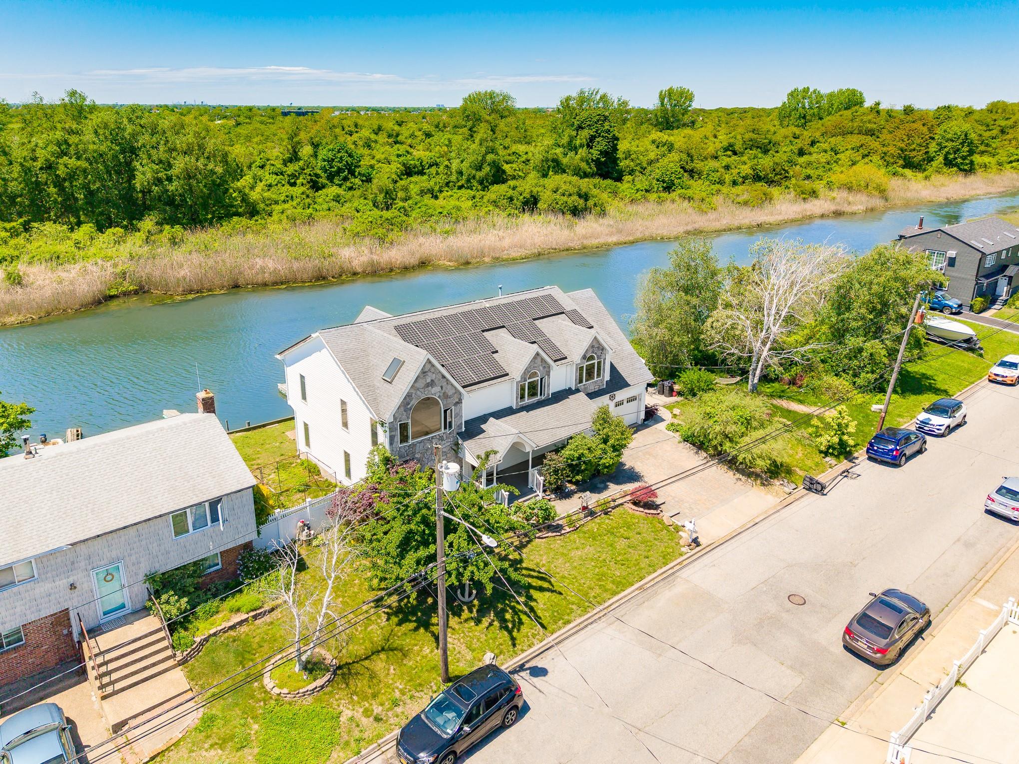 Seaford, New York, 11783, United States, 5 Bedrooms Bedrooms, ,3 BathroomsBathrooms,Residential,For Sale,1943505