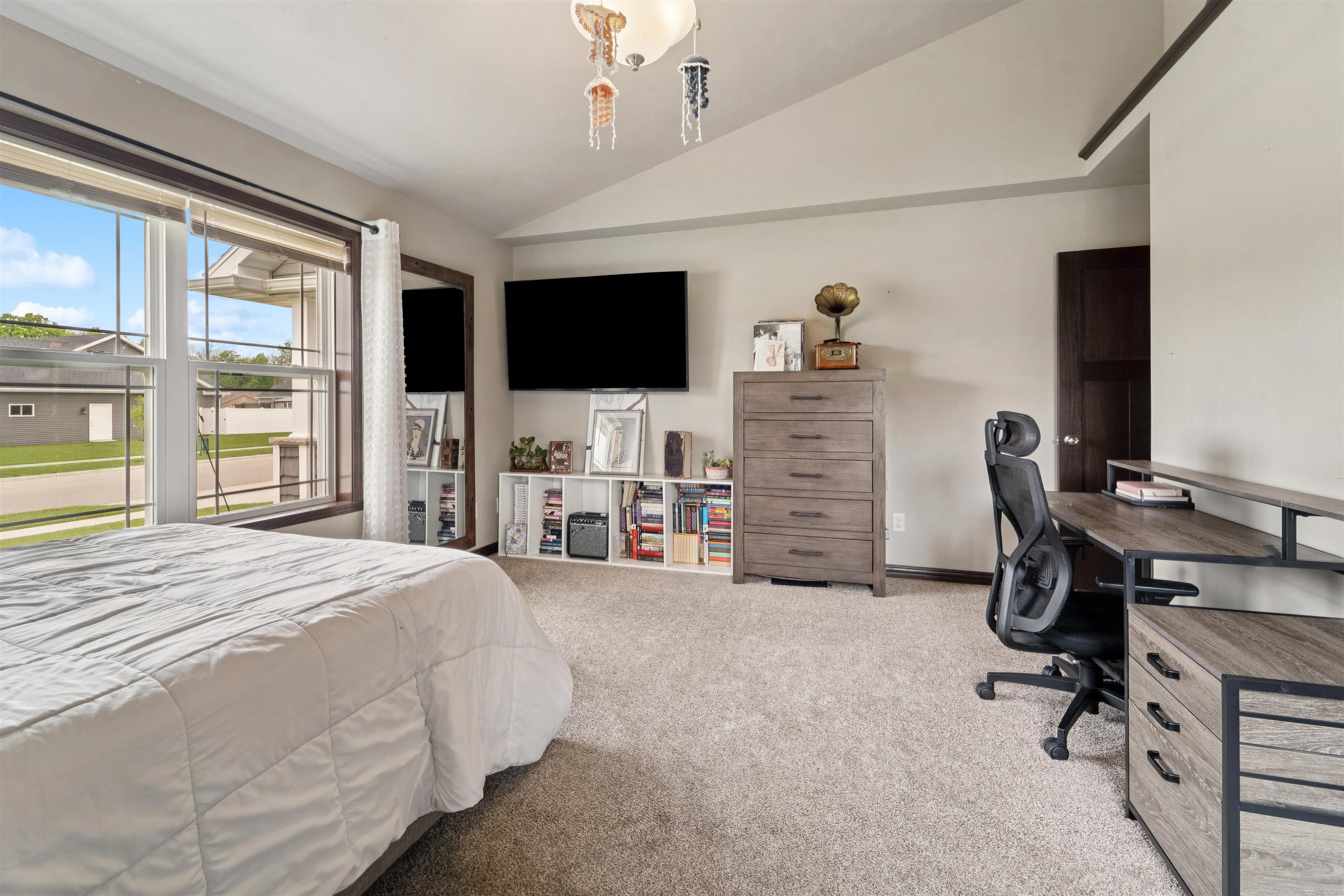 NEENAH, Wisconsin, 54956, United States, 4 Bedrooms Bedrooms, ,3 BathroomsBathrooms,Residential,For Sale,1988309