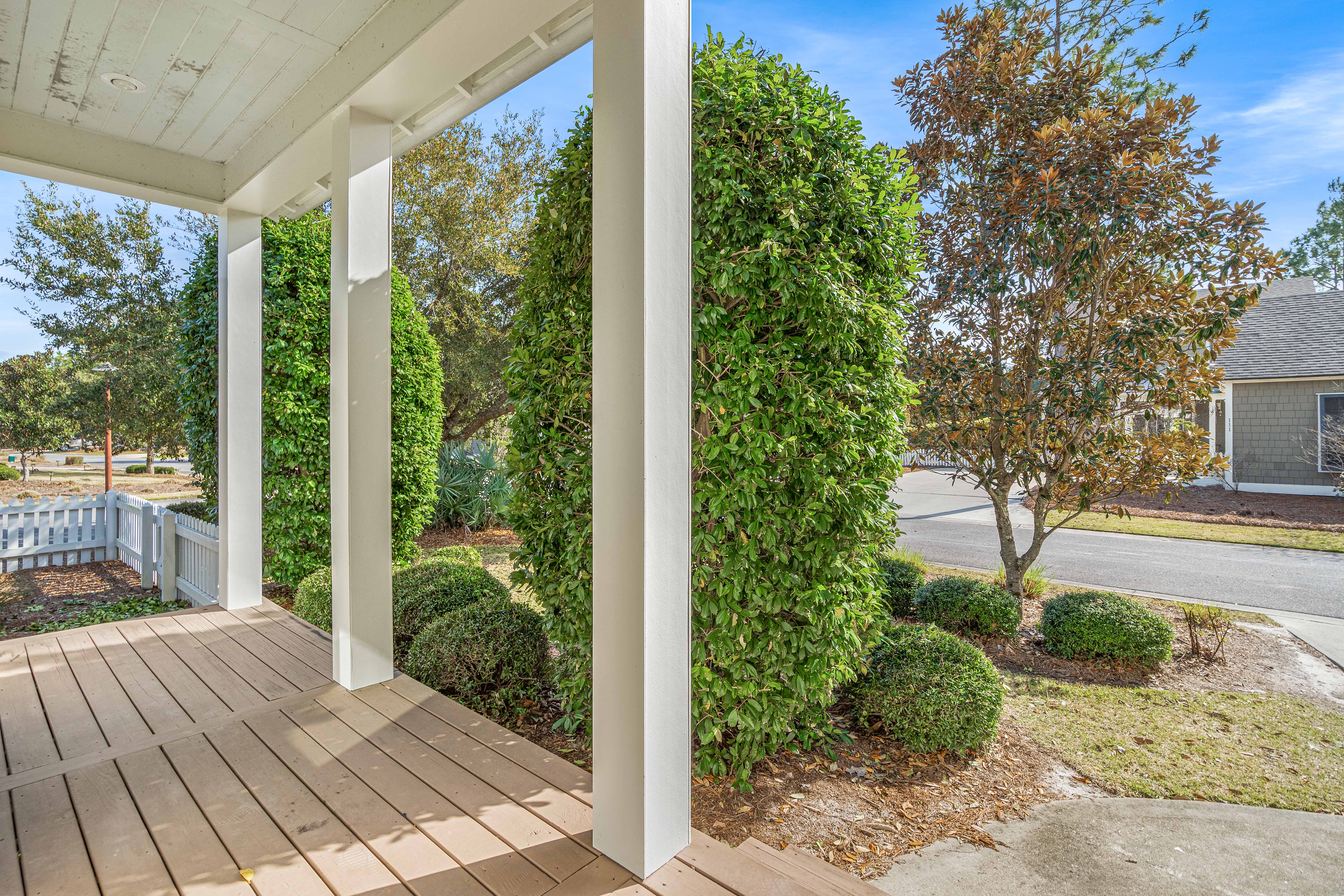  Beautifully Appointed Corner-Lot Home Steps from Village Commons Amenities - 物件實景