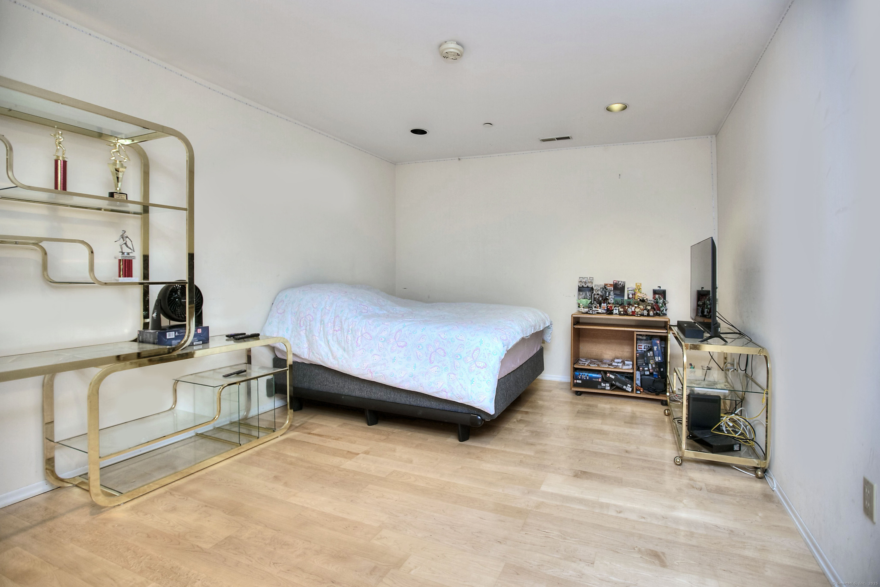 Norwalk, Connecticut, 06855, United States, 2 Bedrooms Bedrooms, ,2 BathroomsBathrooms,Residential,For Sale,1838207