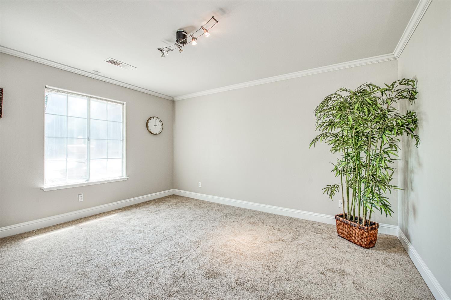 Fresno, California, 93722, United States, 3 Bedrooms Bedrooms, ,2 BathroomsBathrooms,Residential,For Sale,2039755
