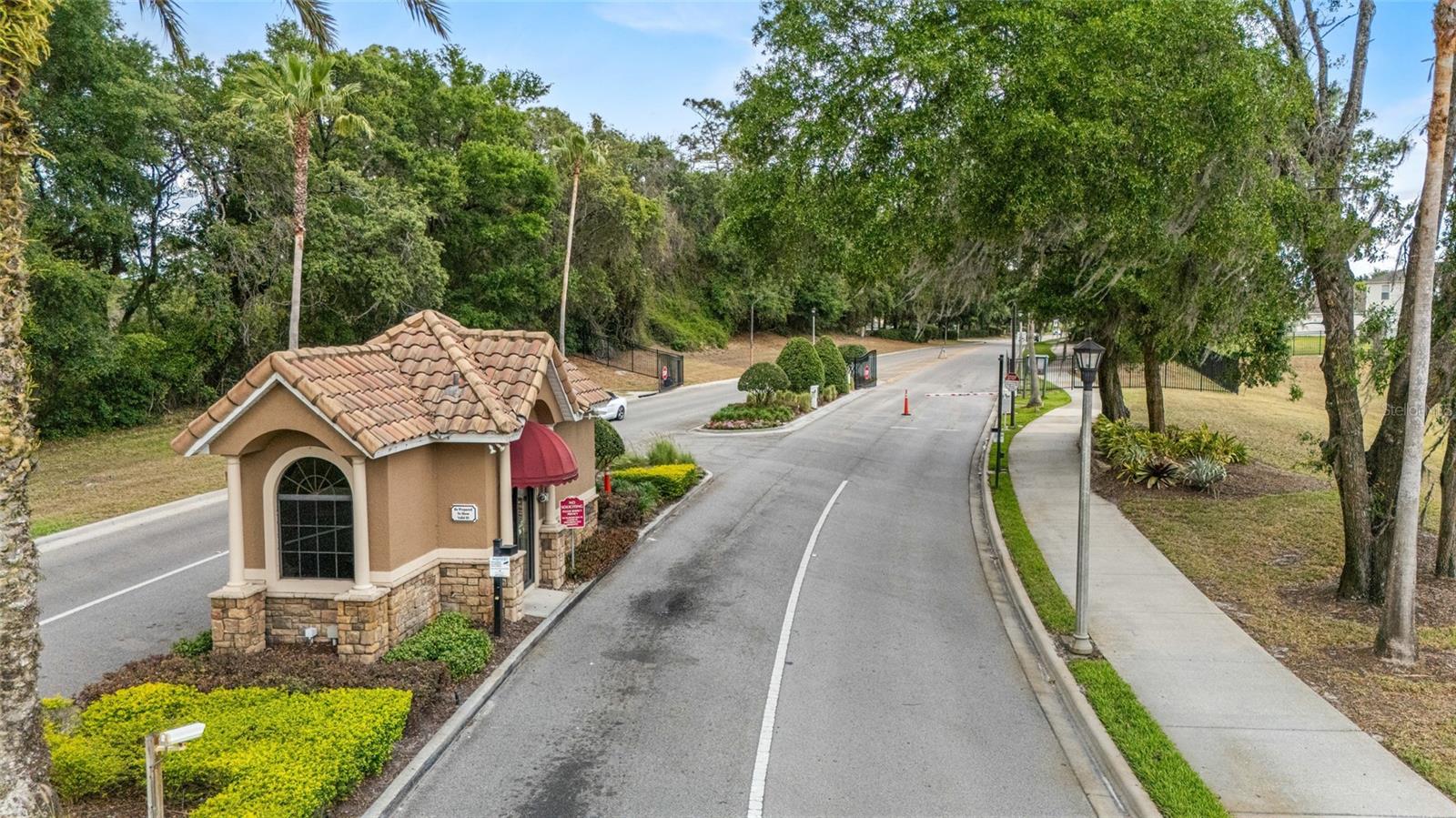 MOUNT DORA, Florida, 32757, United States, 4 Bedrooms Bedrooms, ,4 BathroomsBathrooms,Residential,For Sale,1978918