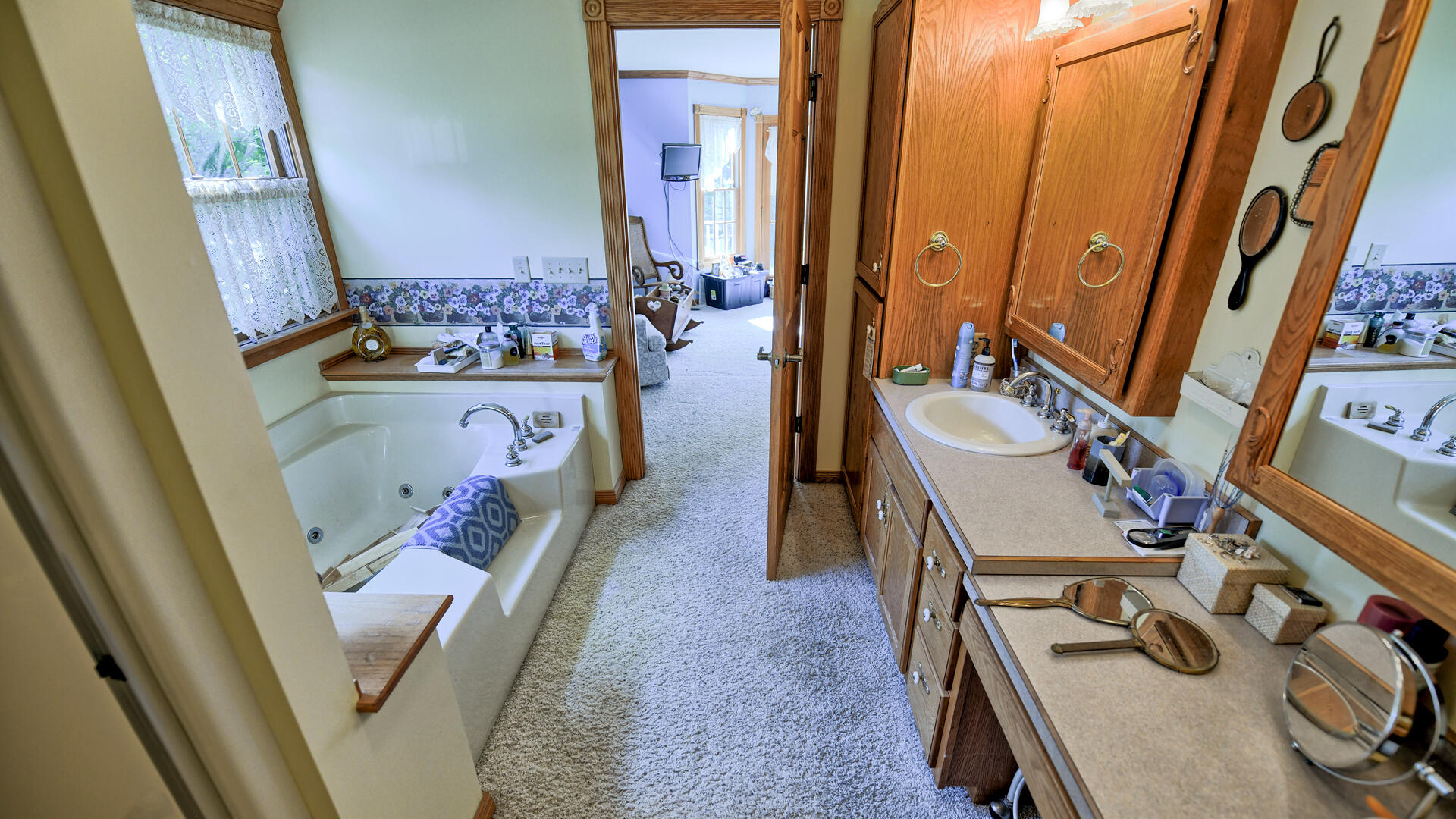 Portland, Michigan, 48875, United States, 5 Bedrooms Bedrooms, ,4 BathroomsBathrooms,Residential,For Sale,1928333