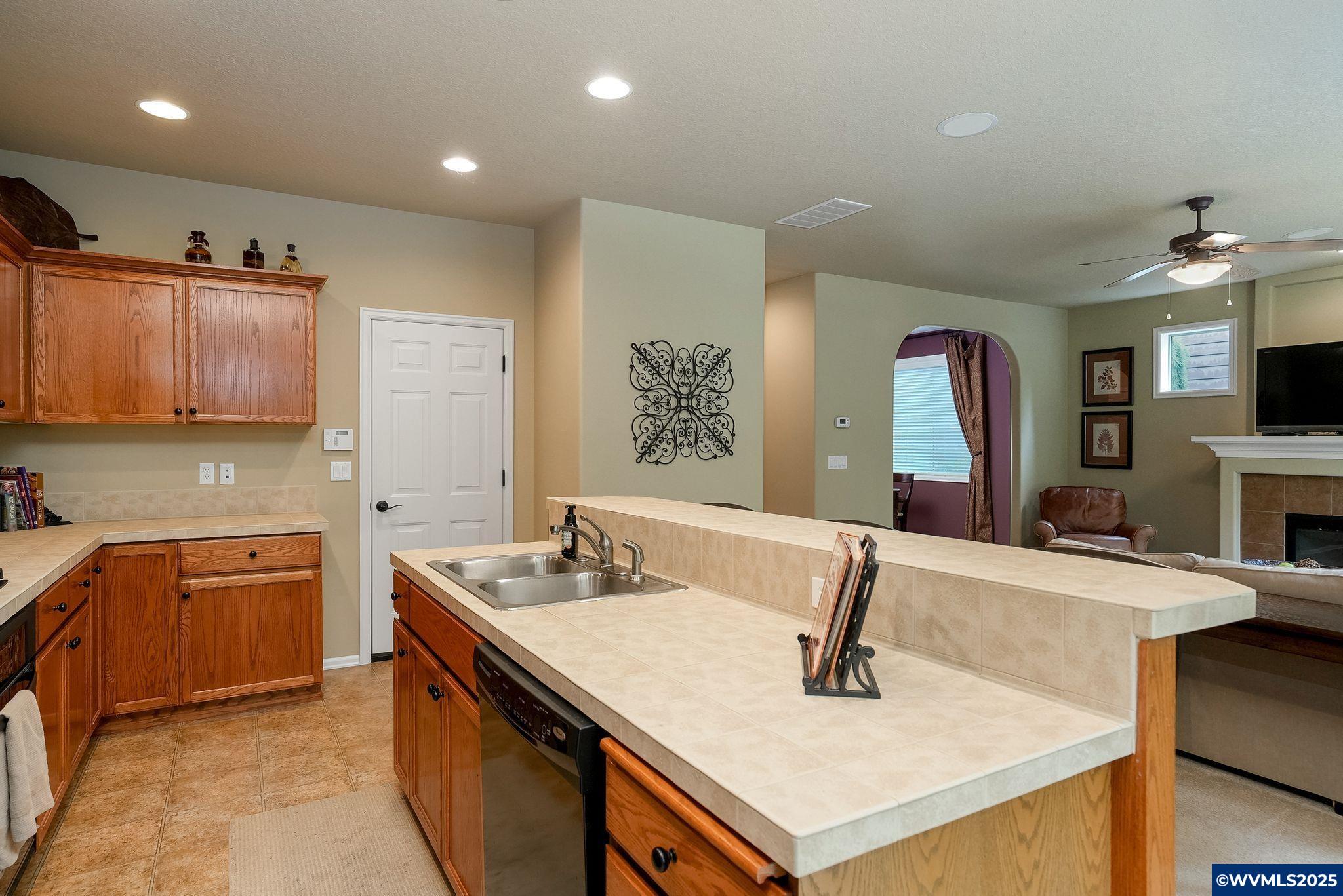 Albany, Oregon, 97321, United States, 4 Bedrooms Bedrooms, ,3 BathroomsBathrooms,Residential,For Sale,1961603