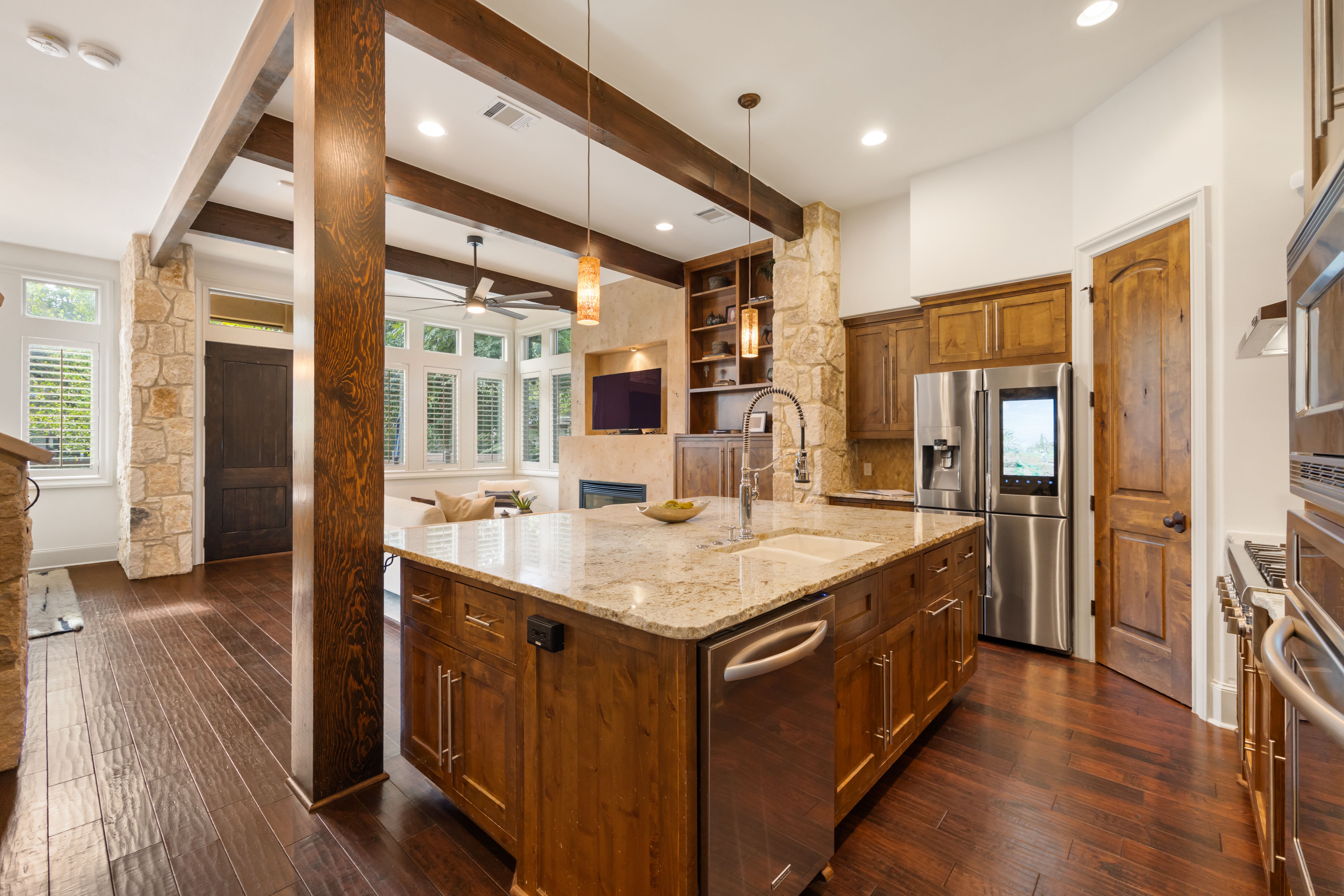  Refined Barton Hills Living  Private Garage  Exceptional 78704 Location - 物件實景