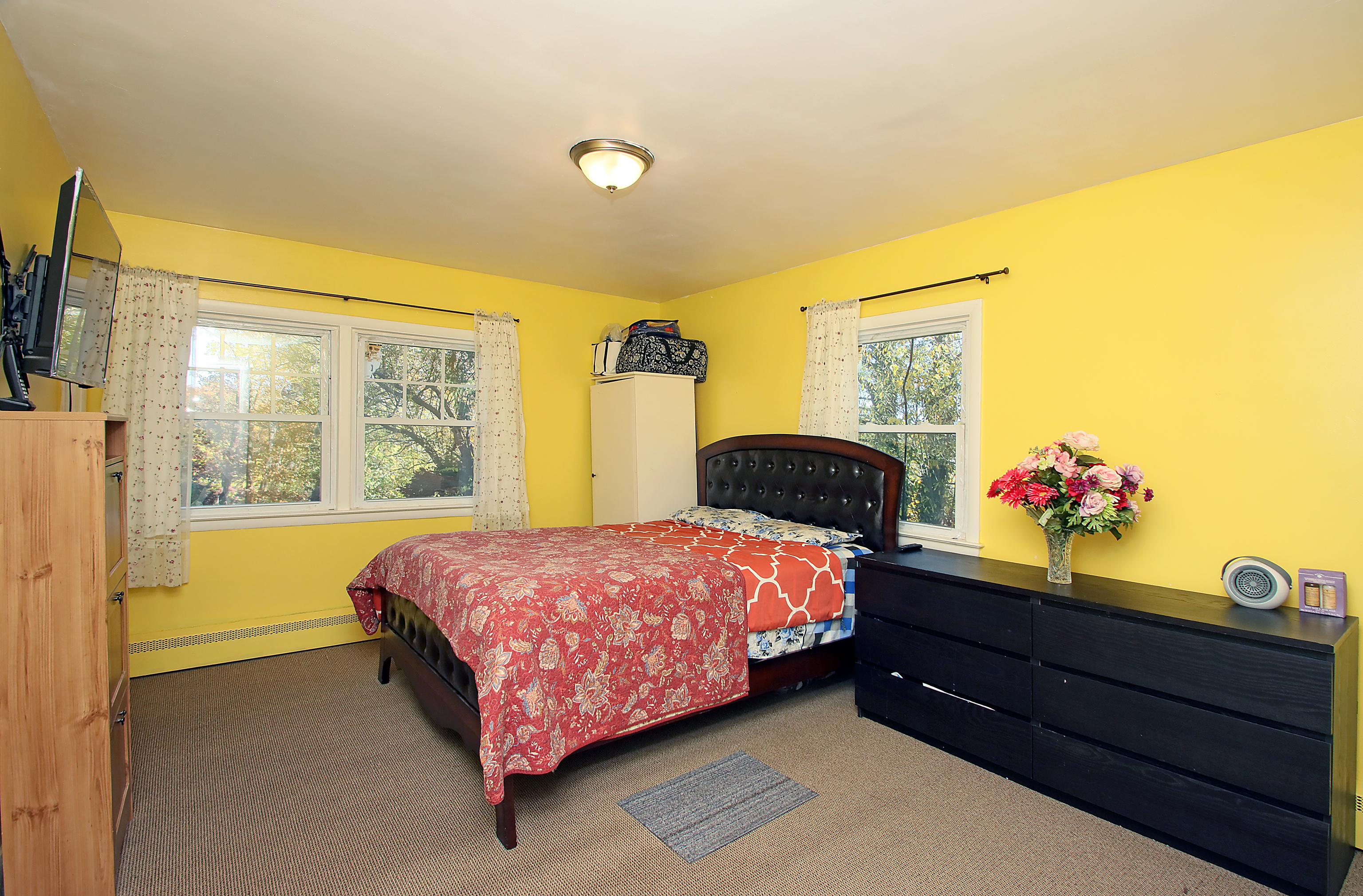 North Haven, Connecticut, 06473, United States, 3 Bedrooms Bedrooms, ,2 BathroomsBathrooms,Residential,For Sale,1989053