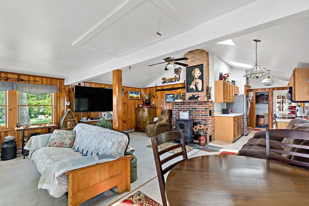 Lakeville, Massachusetts, 02347, United States, 2 Bedrooms Bedrooms, ,1 BathroomBathrooms,Residential,For Sale,1924540
