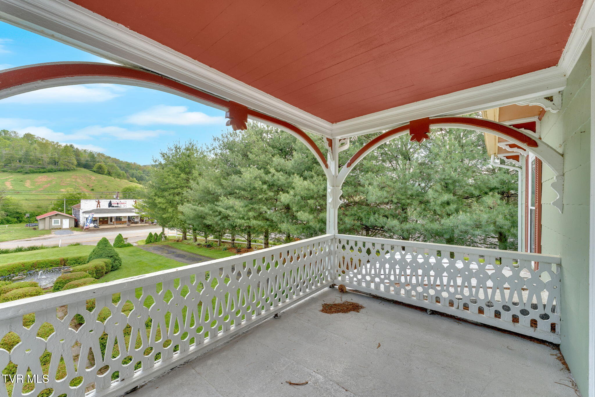 Roan Mountain, Tennessee, 37687, United States, 4 Bedrooms Bedrooms, ,2 BathroomsBathrooms,Residential,For Sale,2010992