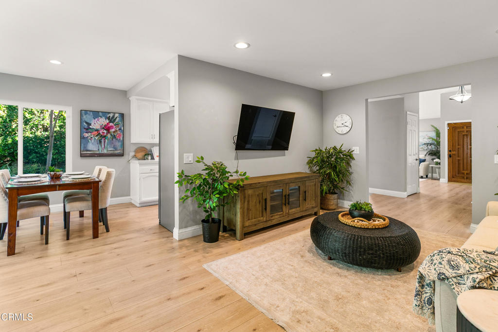 Thousand Oaks, California, 91362, United States, 4 Bedrooms Bedrooms, ,2 BathroomsBathrooms,Residential,For Sale,1988089