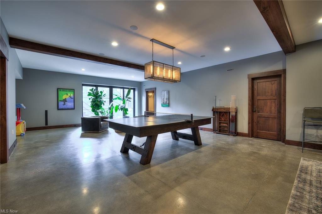 Williamstown, West Virginia, 26187, United States, 5 Bedrooms Bedrooms, ,8 BathroomsBathrooms,Residential,For Sale,1980118