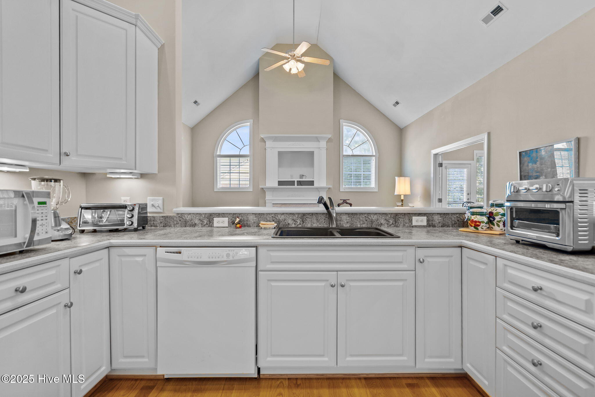 Wilmington, North Carolina, 28409, United States, 2 Bedrooms Bedrooms, ,2 BathroomsBathrooms,Residential,For Sale,1982803