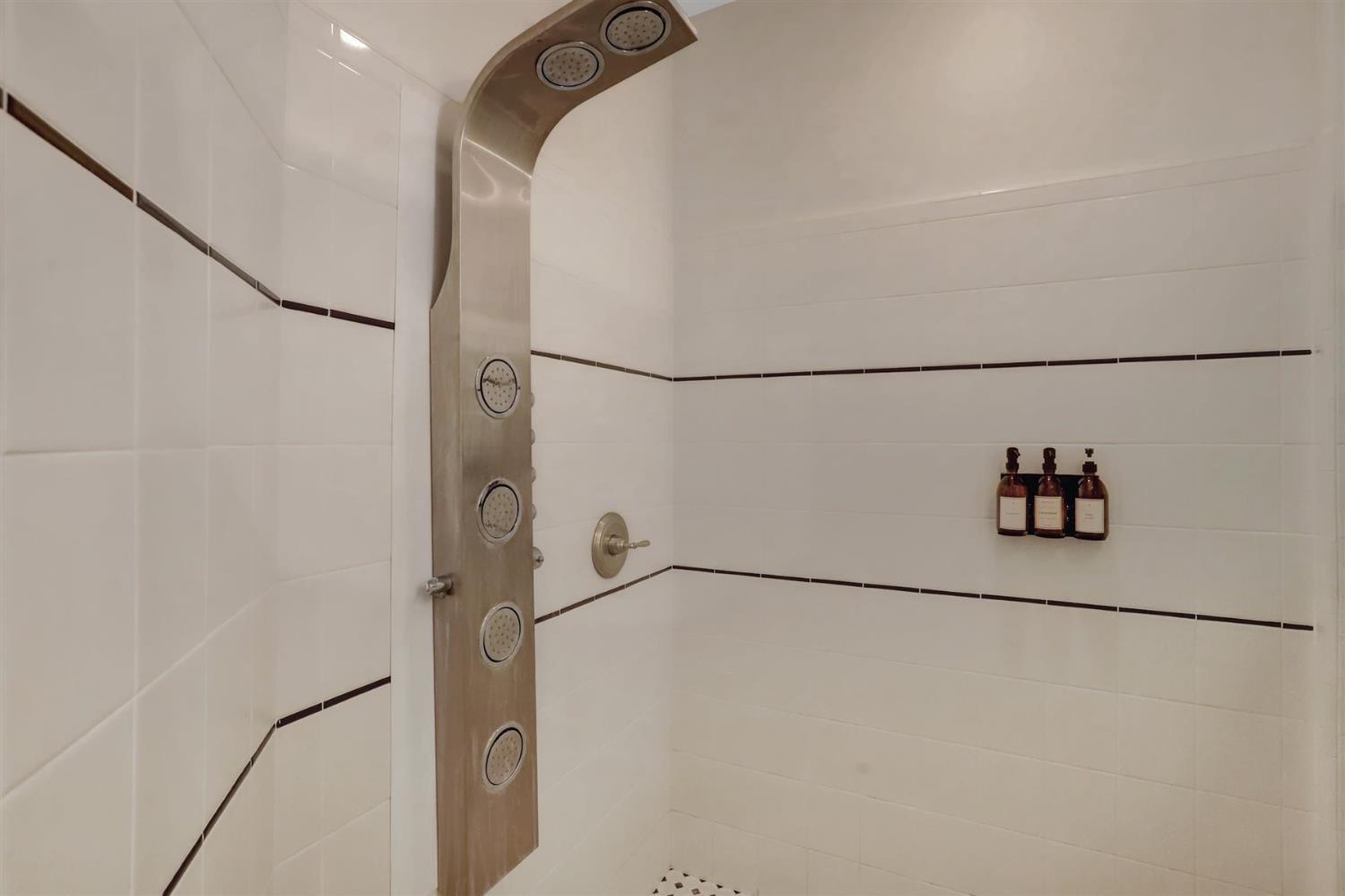 Nevada City, California, 95959, United States, 6 Bedrooms Bedrooms, ,5 BathroomsBathrooms,Residential,For Sale,1997761