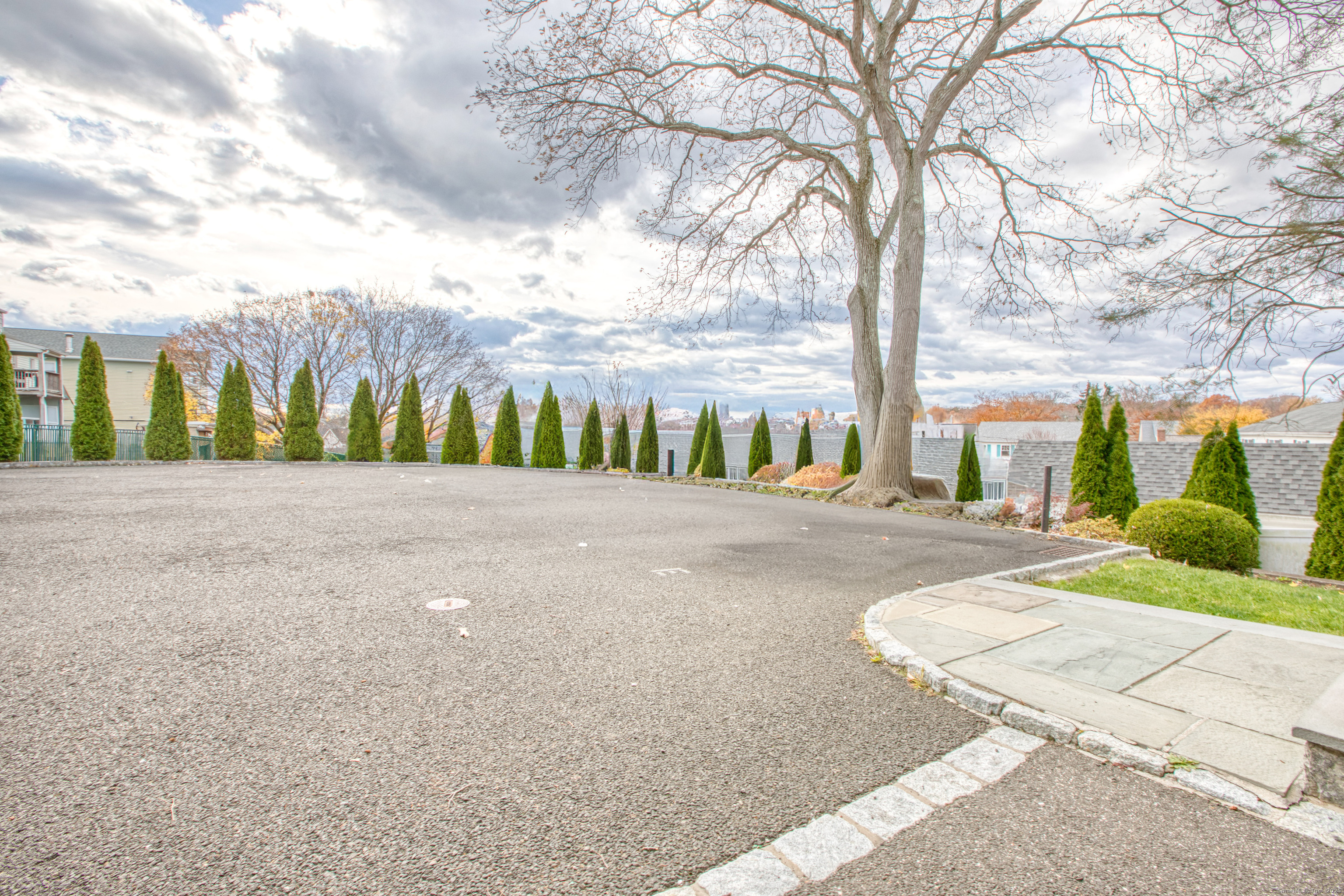 Greenwich, Connecticut, 06807, United States, 4 Bedrooms Bedrooms, ,4 BathroomsBathrooms,Residential,For Sale,1994508