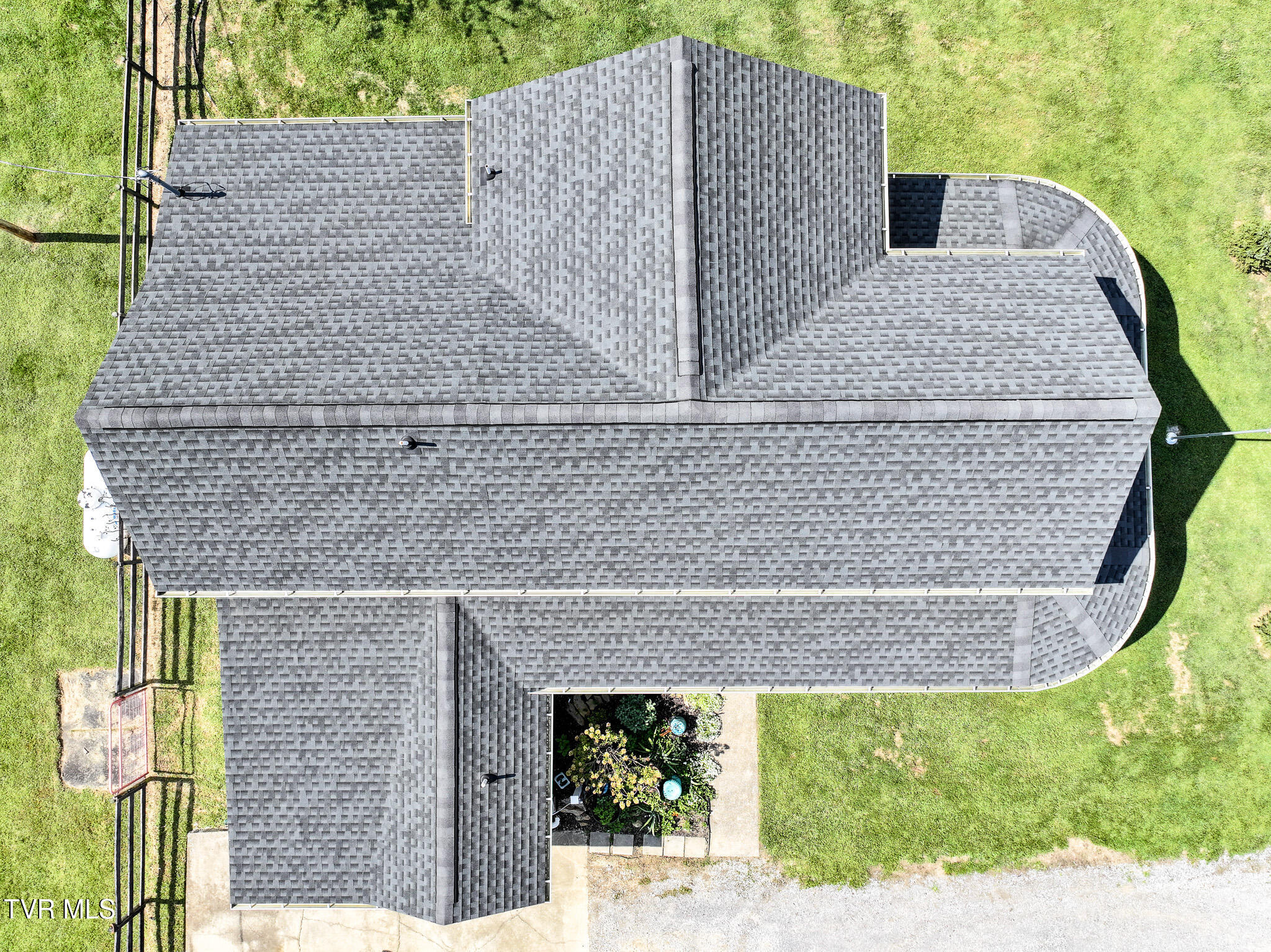 Greeneville, Tennessee, 37745, United States, 3 Bedrooms Bedrooms, ,3 BathroomsBathrooms,Residential,For Sale,2039547