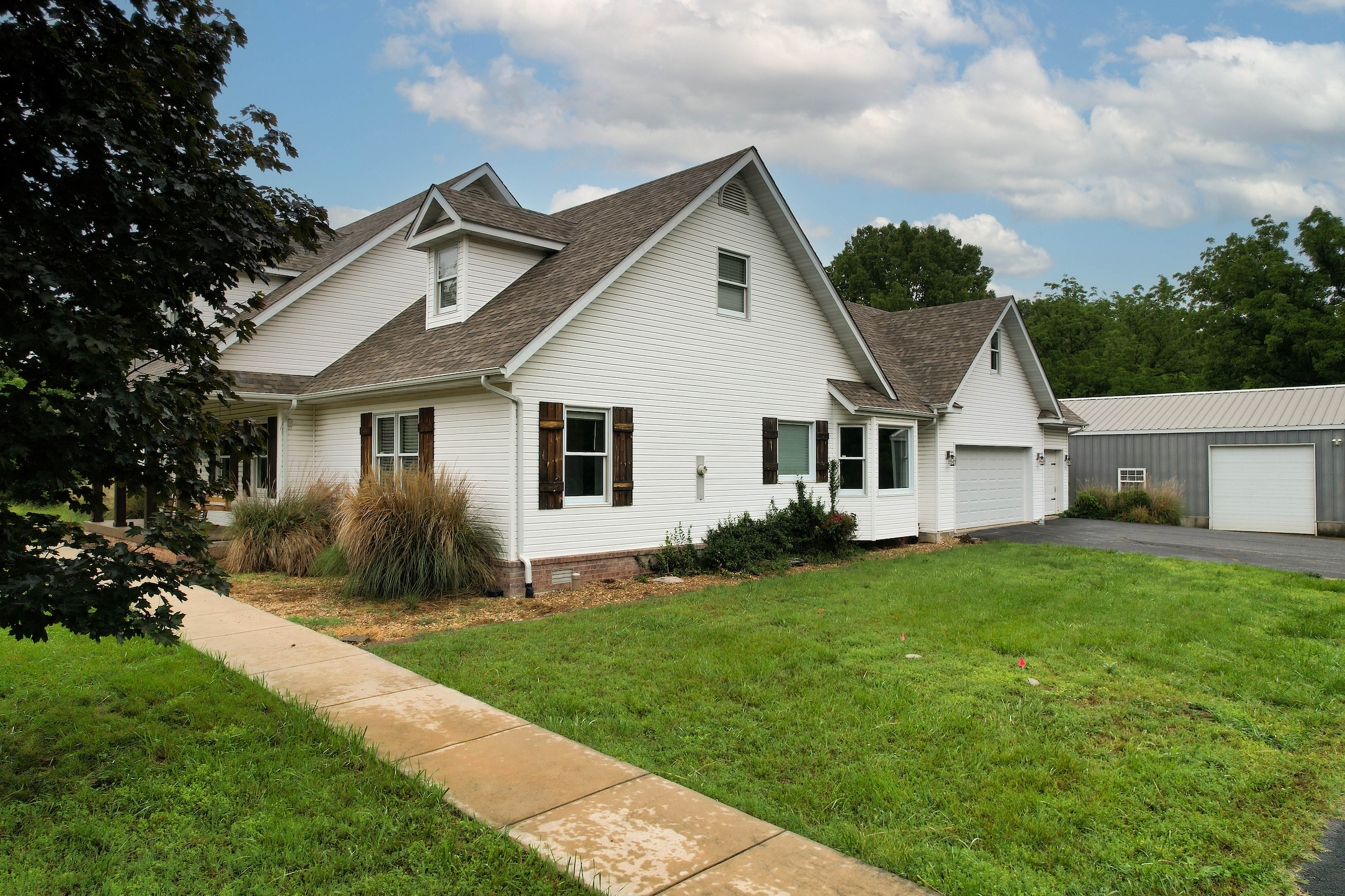Springfield, Missouri, 65803, United States, 5 Bedrooms Bedrooms, ,3 BathroomsBathrooms,Residential,For Sale,2049332