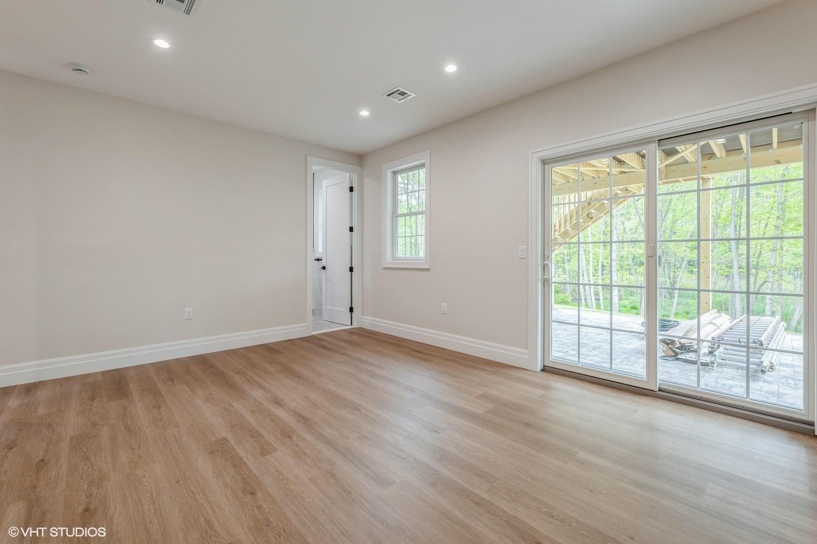 Valley Cottage, New York, 10989, United States, 4 Bedrooms Bedrooms, ,3 BathroomsBathrooms,Residential,For Sale,1823419