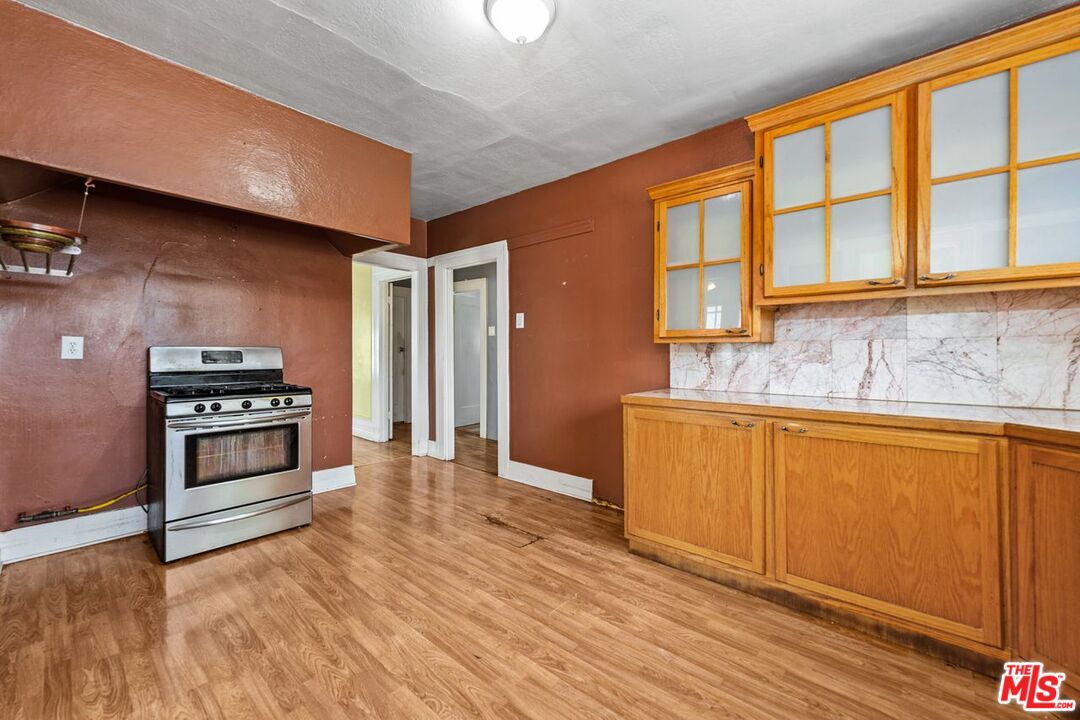 Los Angeles, California, 90004, United States, 3 Bedrooms Bedrooms, ,1 BathroomBathrooms,Residential,For Sale,1896510