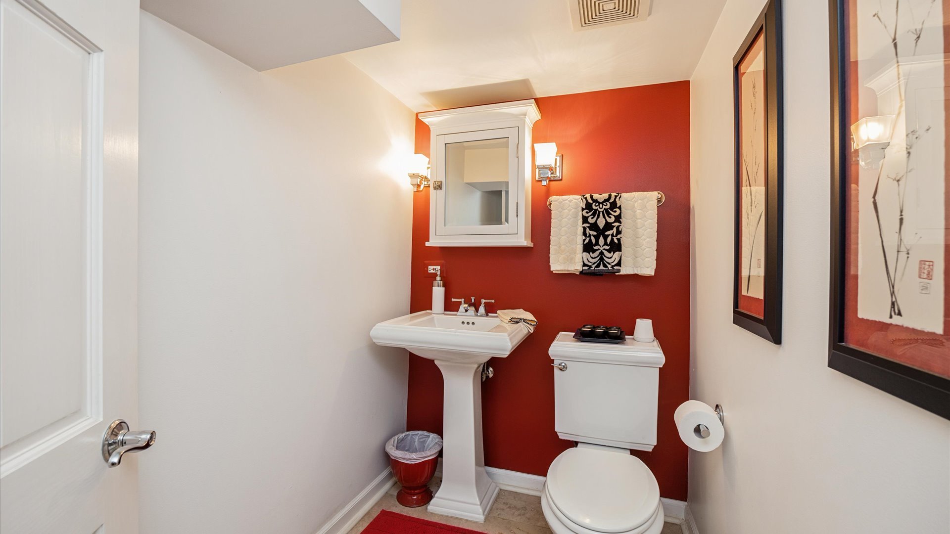 La Grange, Illinois, 60525, United States, 3 Bedrooms Bedrooms, ,3 BathroomsBathrooms,Residential,For Sale,1991059