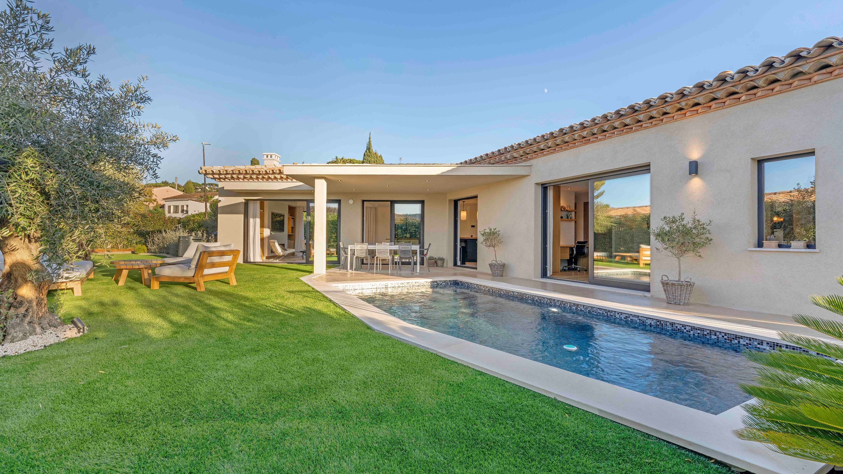  Contemporary villa in Sainte-Maxime with garden, pool, and optimal comfort - 物件實景