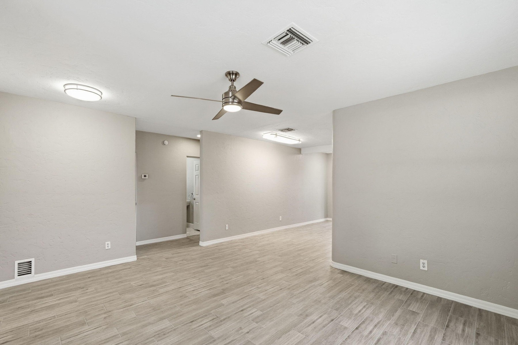 1046 E Clarendon Avenue Phoenix, AZ - 物件實景
