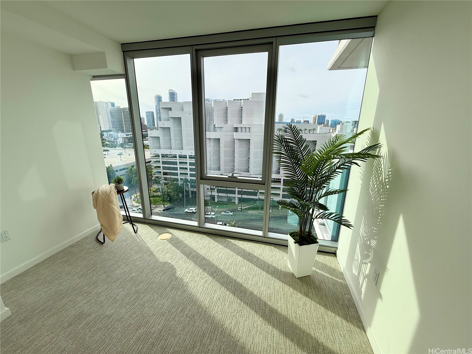 Honolulu, Hawaii, 96814, United States, 2 Bedrooms Bedrooms, ,2 BathroomsBathrooms,Residential,For Sale,1988150