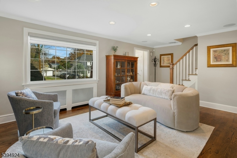 Verona Twp., New Jersey, 07044, United States, 4 Bedrooms Bedrooms, ,3 BathroomsBathrooms,Residential,For Sale,1992064