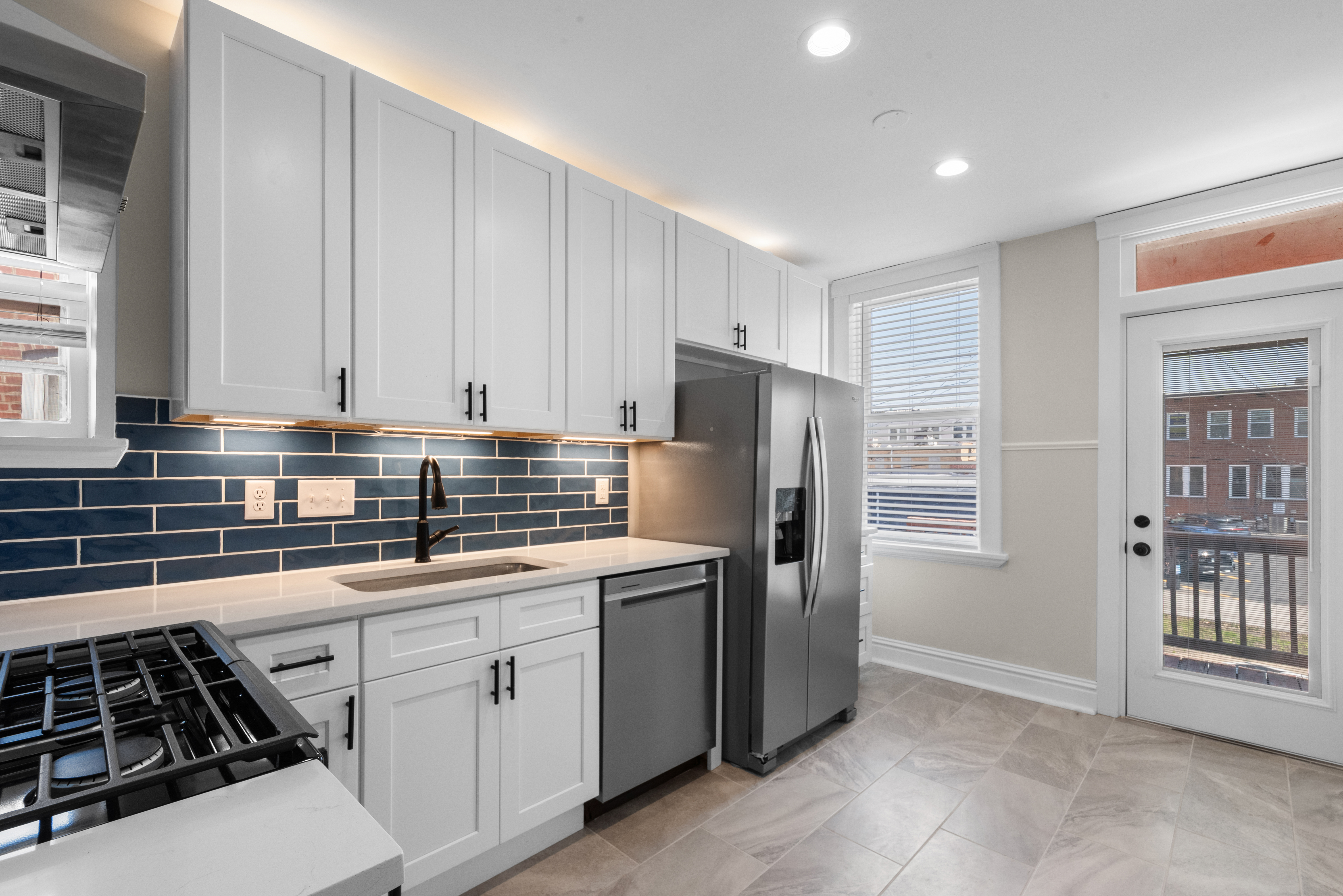  Renovated Richmond Heights Two-Family - 物件實景
