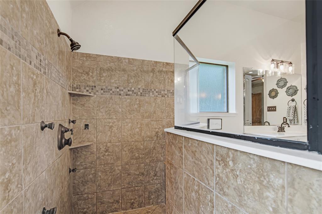 Azle, Texas, 76020, United States, 3 Bedrooms Bedrooms, ,3 BathroomsBathrooms,Residential,For Sale,1934218