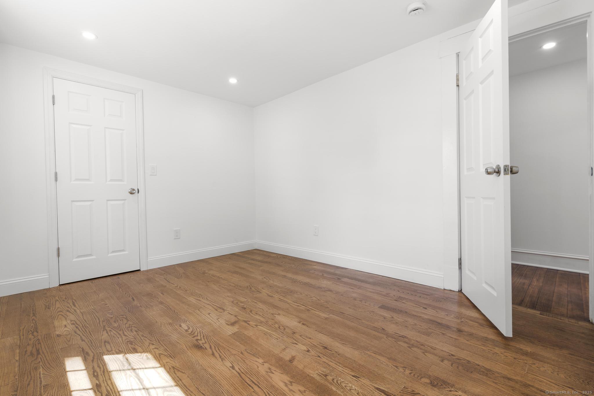 Milford, Connecticut, 06460, United States, 3 Bedrooms Bedrooms, ,3 BathroomsBathrooms,Residential,For Sale,1924915