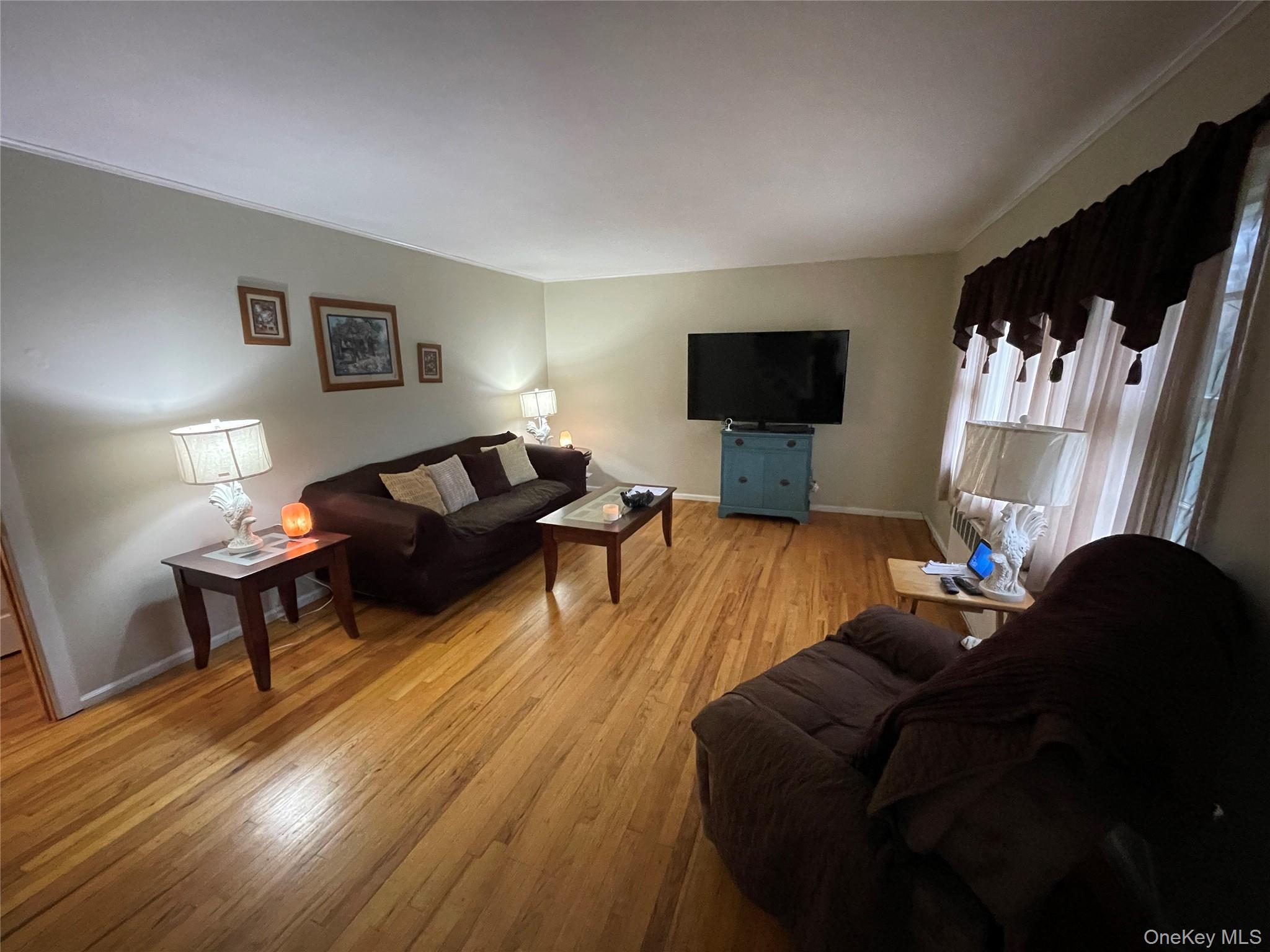 Lindenhurst, New York, 11757, United States, 4 Bedrooms Bedrooms, ,2 BathroomsBathrooms,Residential,For Sale,1989888