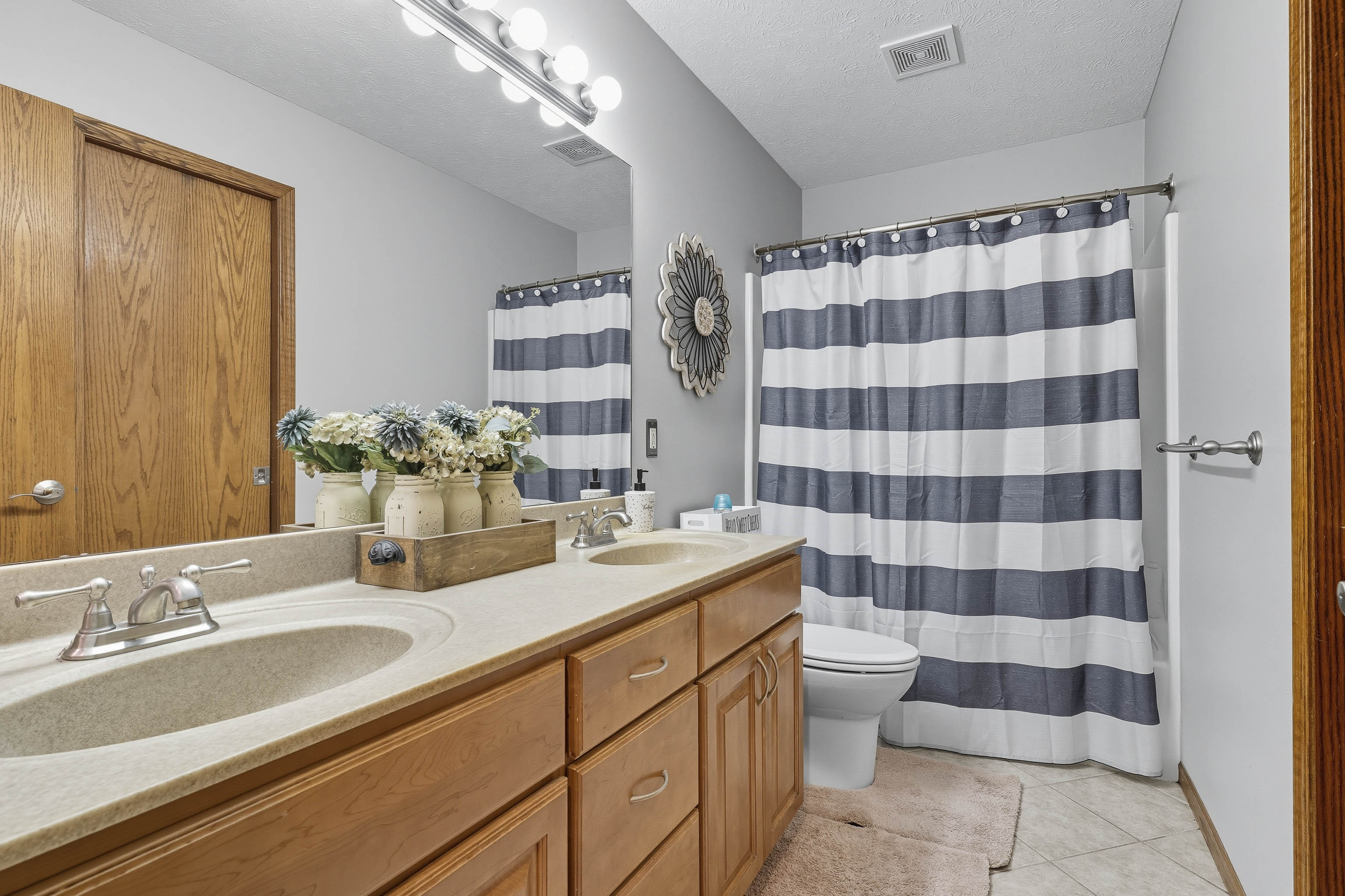 Manhattan, Kansas, 66502, United States, 5 Bedrooms Bedrooms, ,3 BathroomsBathrooms,Residential,For Sale,1960988