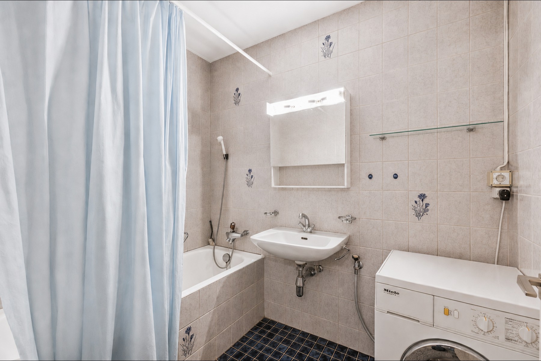  3.5-room apartment just a stone
