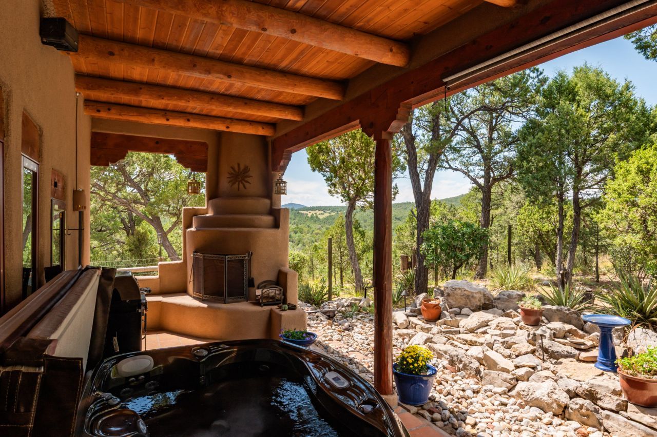 Tijeras, New Mexico, 87059, United States, 4 Bedrooms Bedrooms, ,2 BathroomsBathrooms,Residential,For Sale,1940446