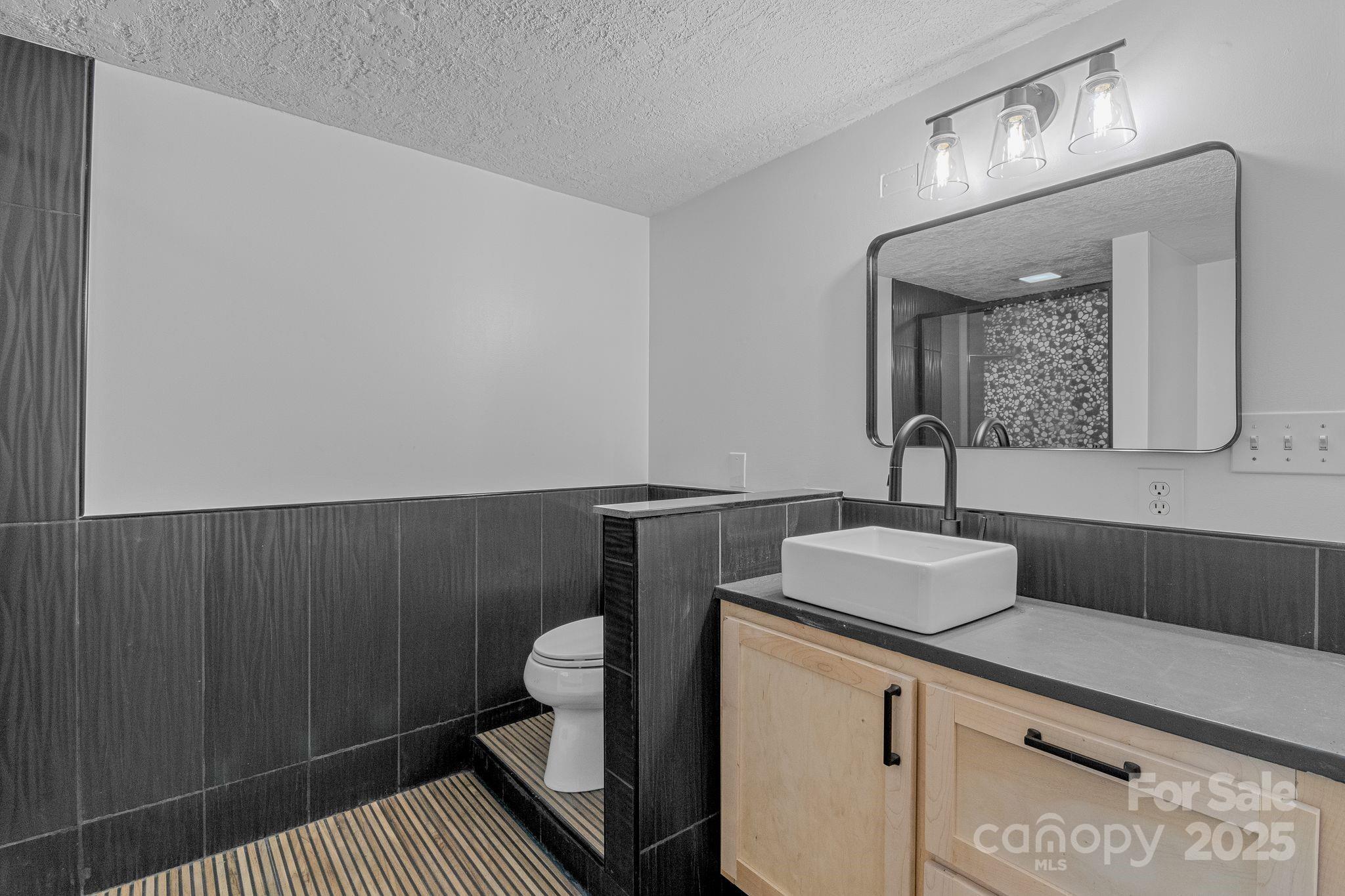 Asheville, North Carolina, 28806, United States, 4 Bedrooms Bedrooms, ,3 BathroomsBathrooms,Residential,For Sale,1770917