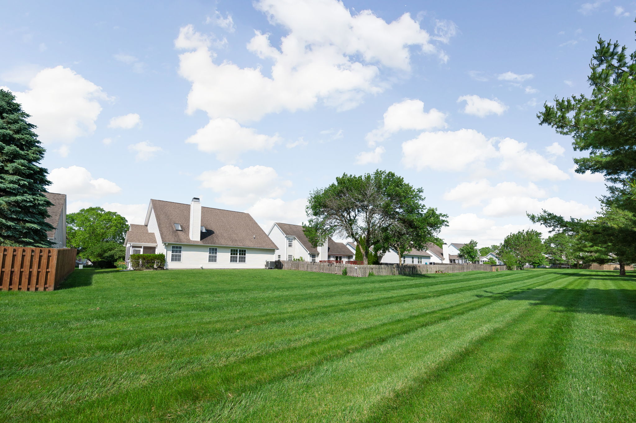  Inviting 3 Bedroom Ranch in Exceptional West Carmel Location - 物件實景