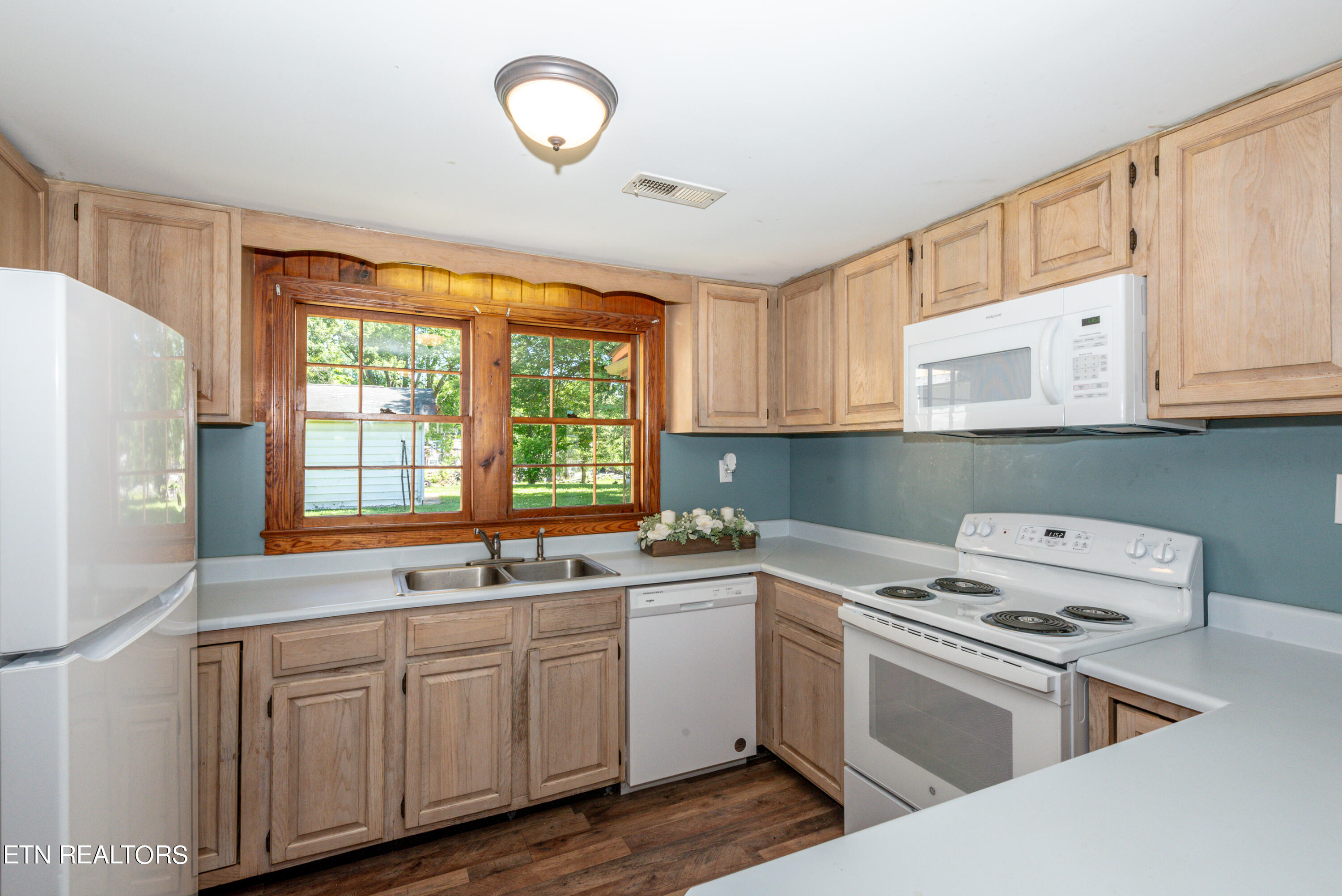 Townsend, Tennessee, 37882, United States, 3 Bedrooms Bedrooms, ,2 BathroomsBathrooms,Residential,For Sale,1984041