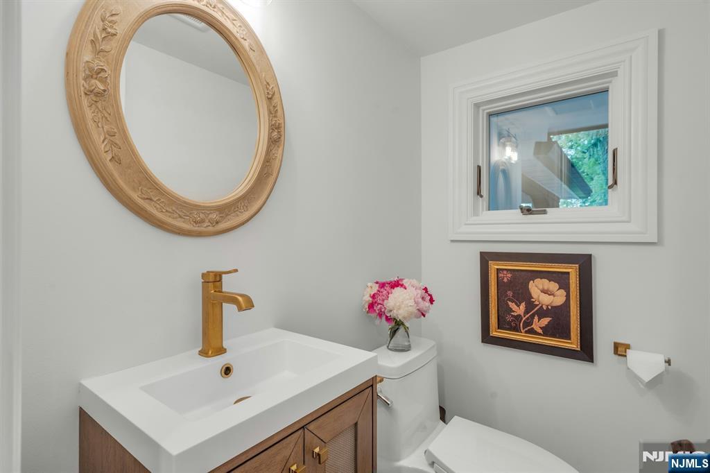 Ramsey, New Jersey, 07446, United States, 6 Bedrooms Bedrooms, ,5 BathroomsBathrooms,Residential,For Sale,1847263