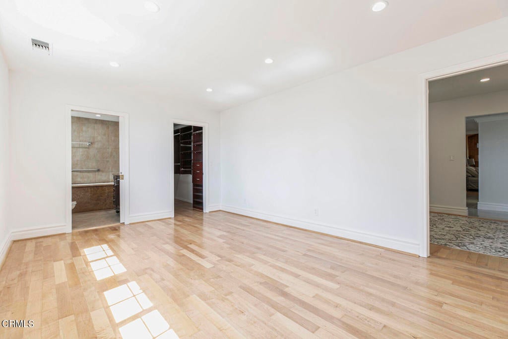 Los Angeles, California, 91352, United States, 5 Bedrooms Bedrooms, ,5 BathroomsBathrooms,Residential,For Sale,1941617